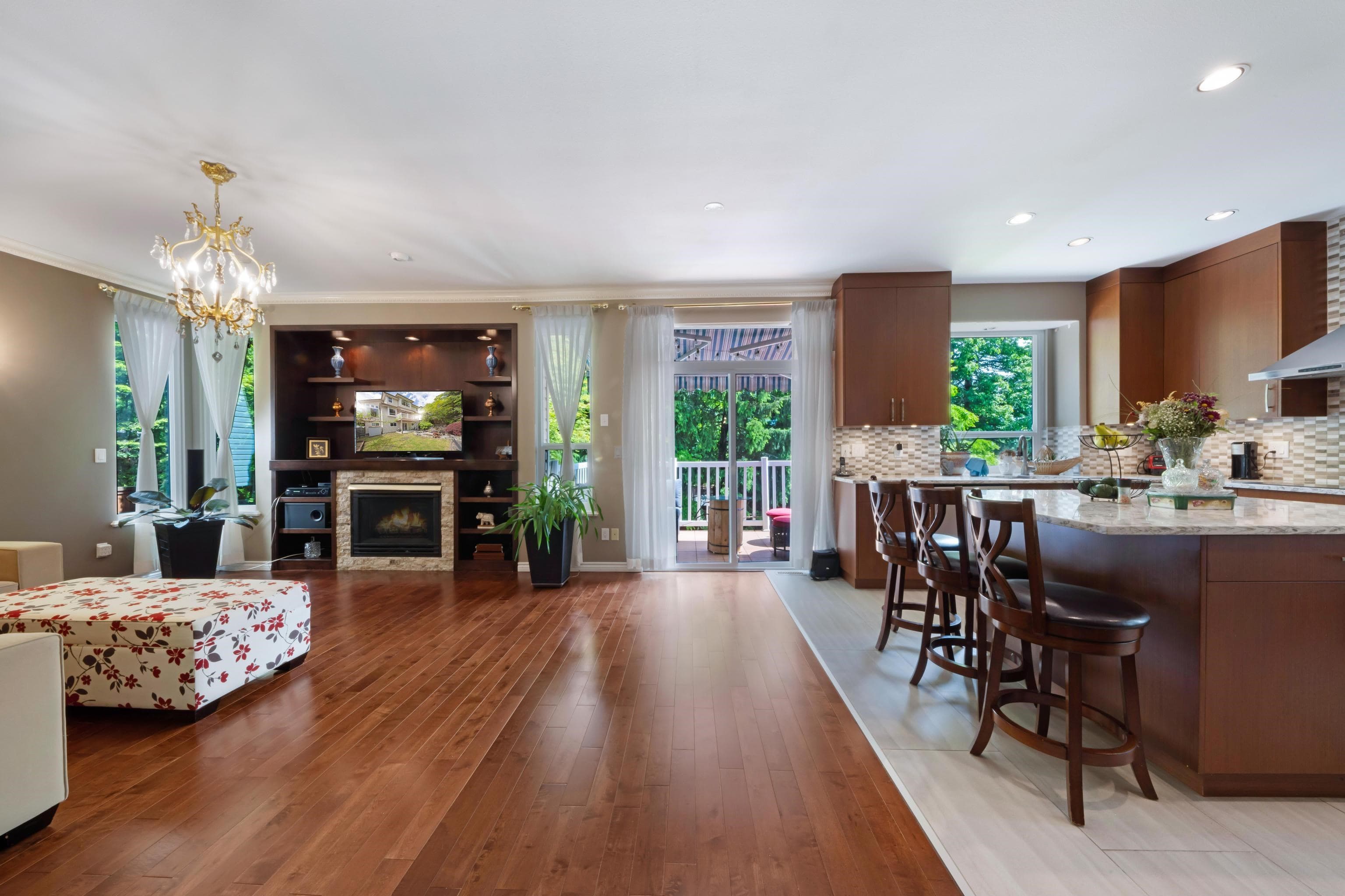 6 Linden Street, Port Moody, V3H 5C1 — photo 2