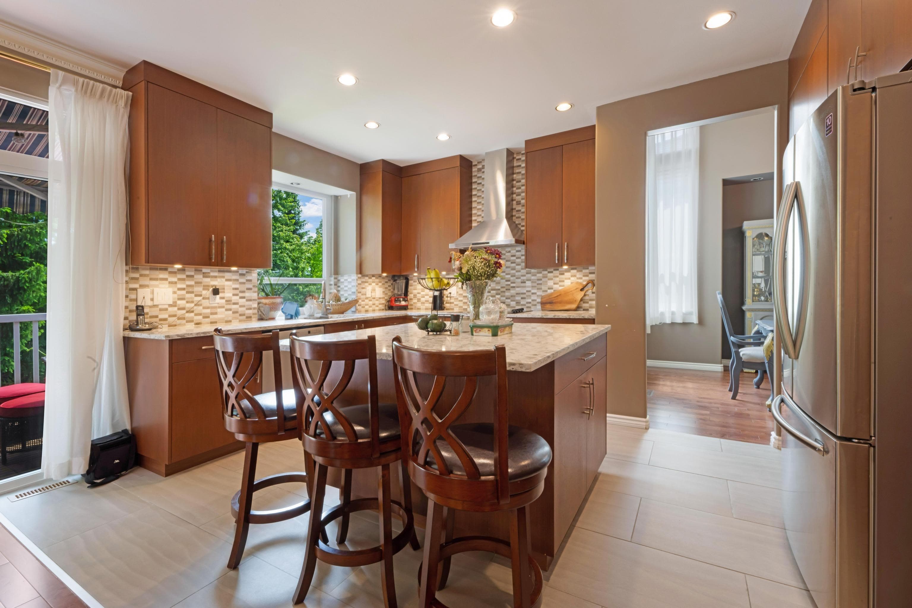 6 Linden Street, Port Moody, V3H 5C1 — photo 3