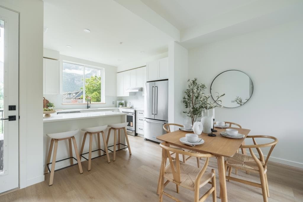 7 - 1165 Wilson Crescent, Squamish, V8B 0A6 — photo 2