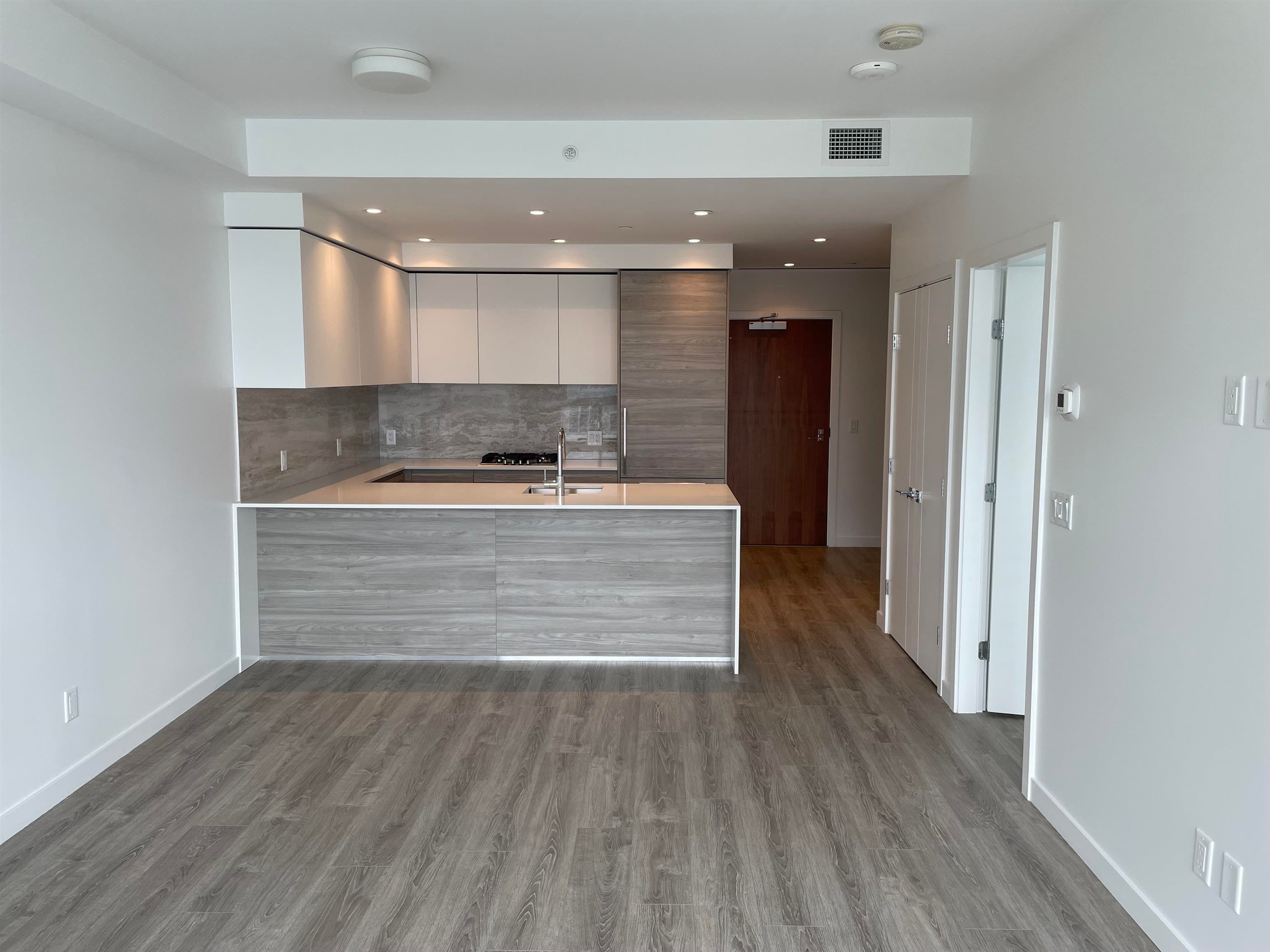 802 - 680 Quayside Drive, New Westminster, V3M 0P2 — photo 1