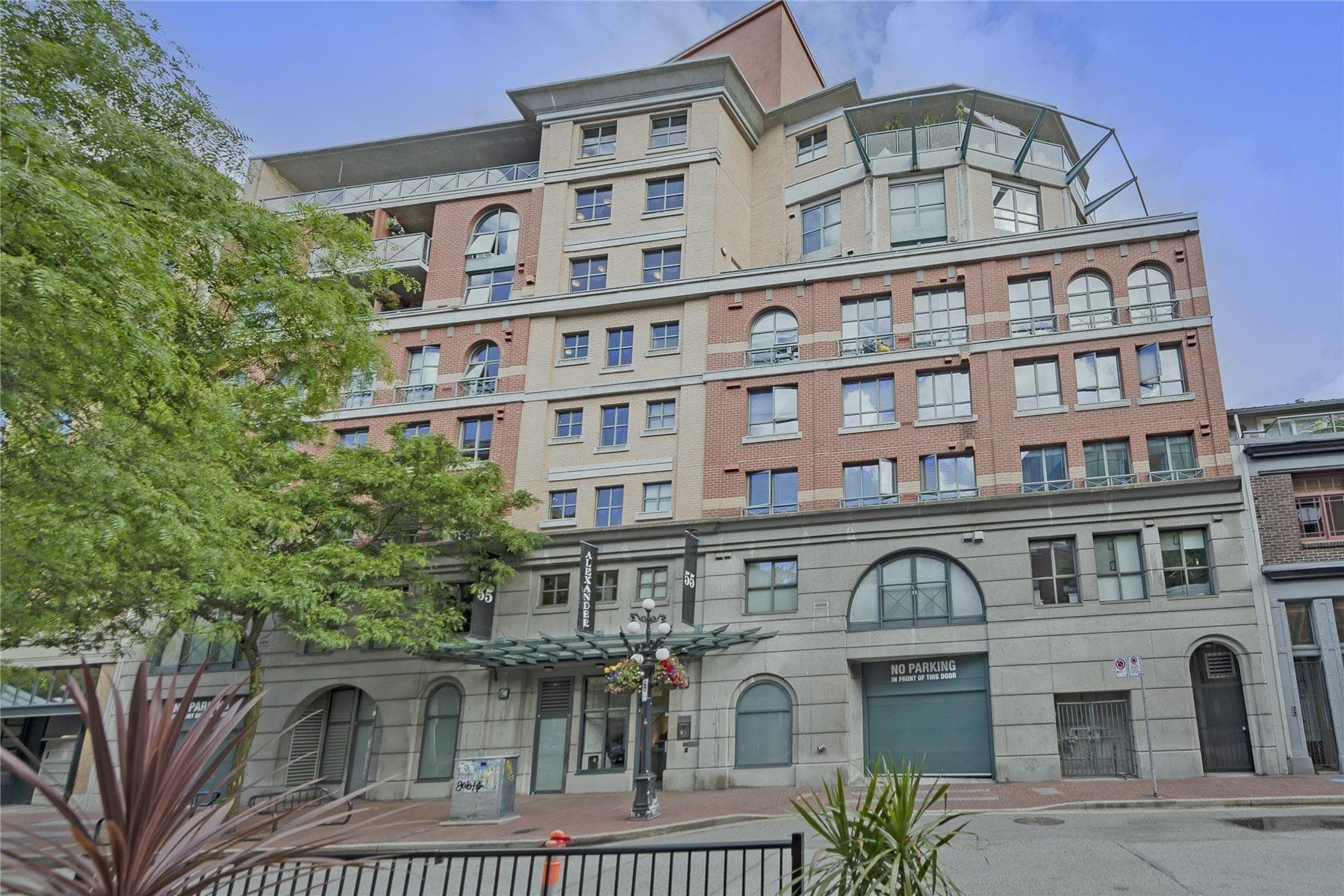 604 - 55 Alexander Street, Vancouver, V6A 1B2 — photo 1