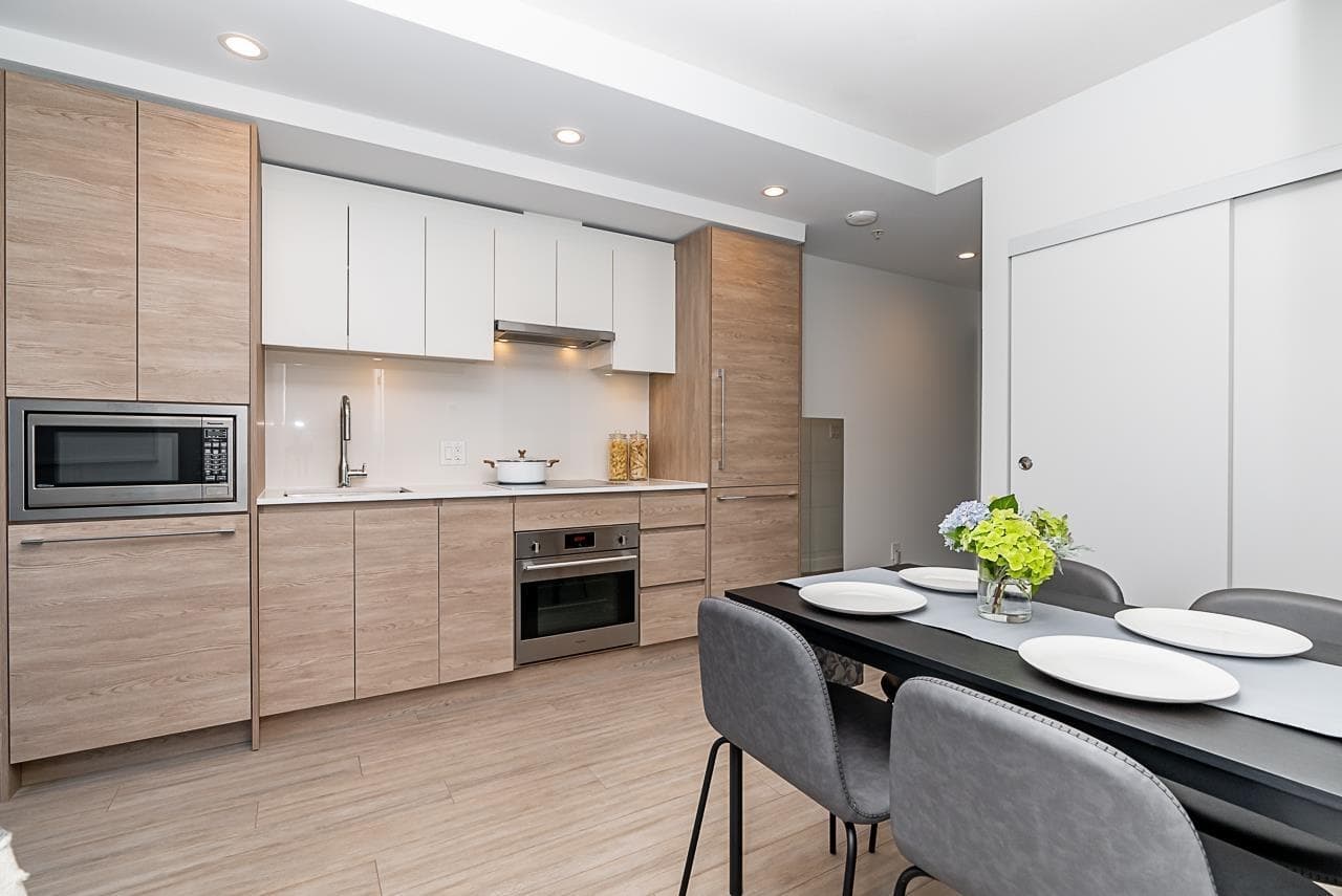 1906 - 13655 Fraser Highway, Surrey, V3T 0P8 — photo 5