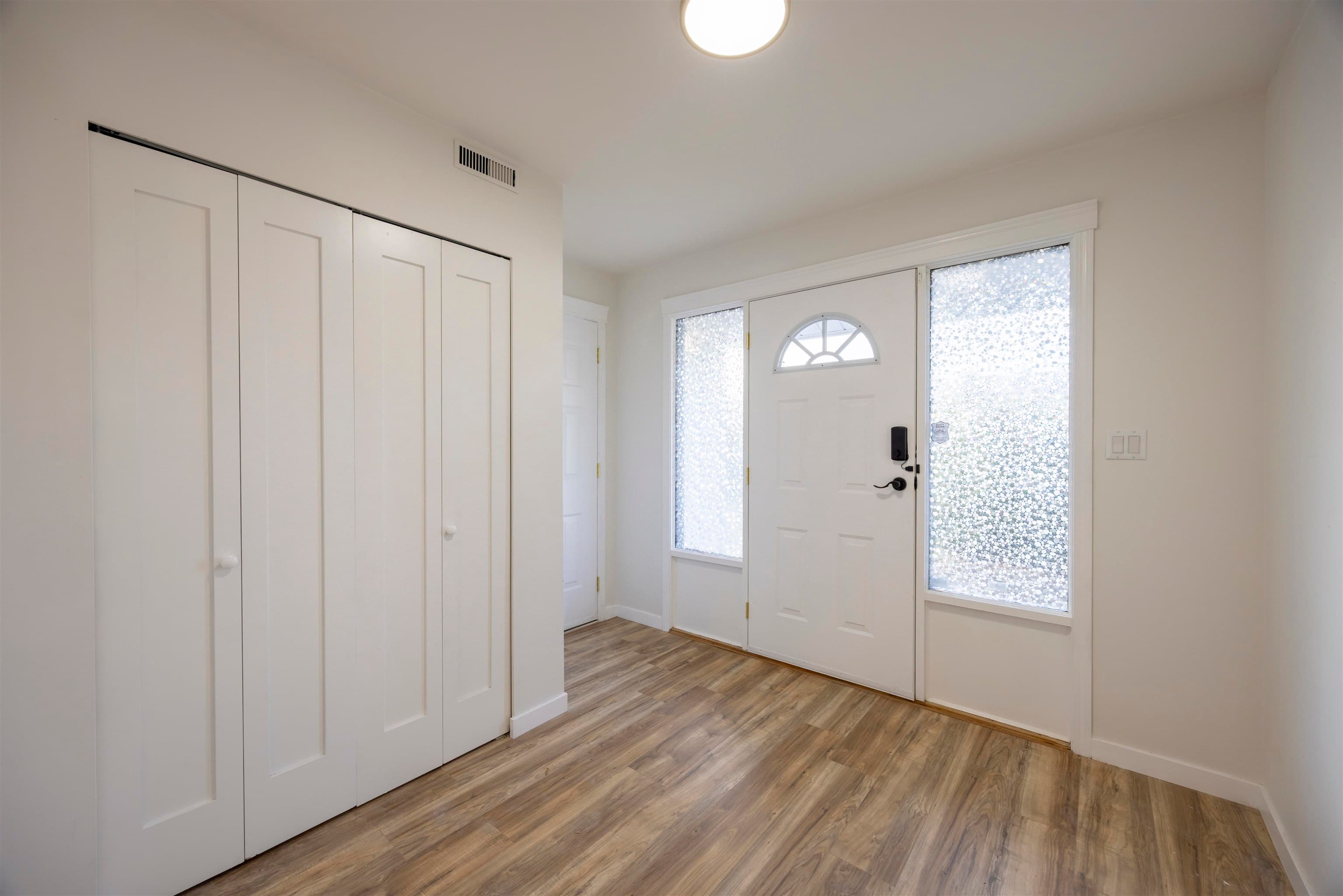 9548 208b Street, Langley, V1M 2C5 — photo 3