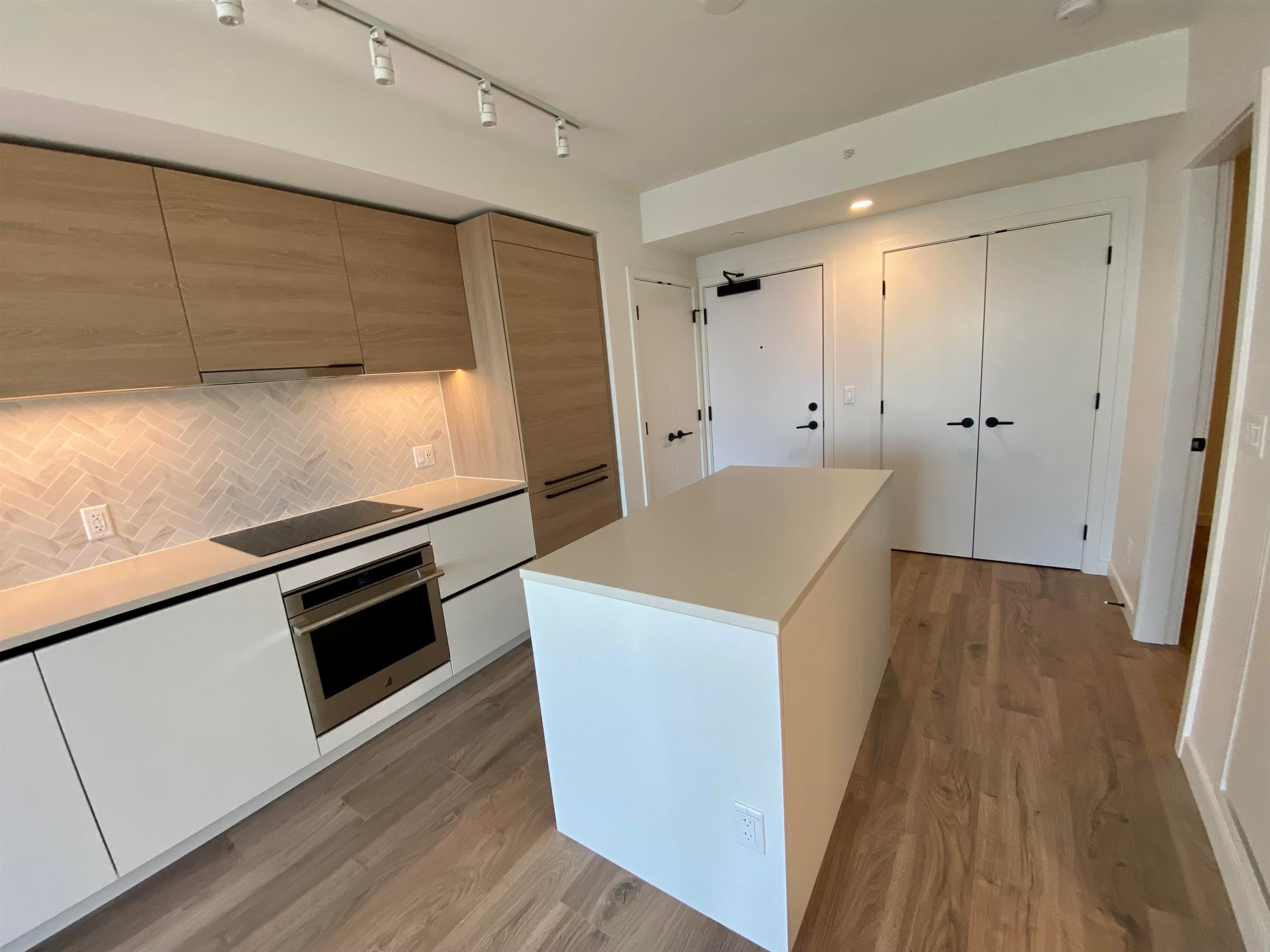 1801 - 13428 105 Avenue, Surrey, V3T 0S6 — photo 5