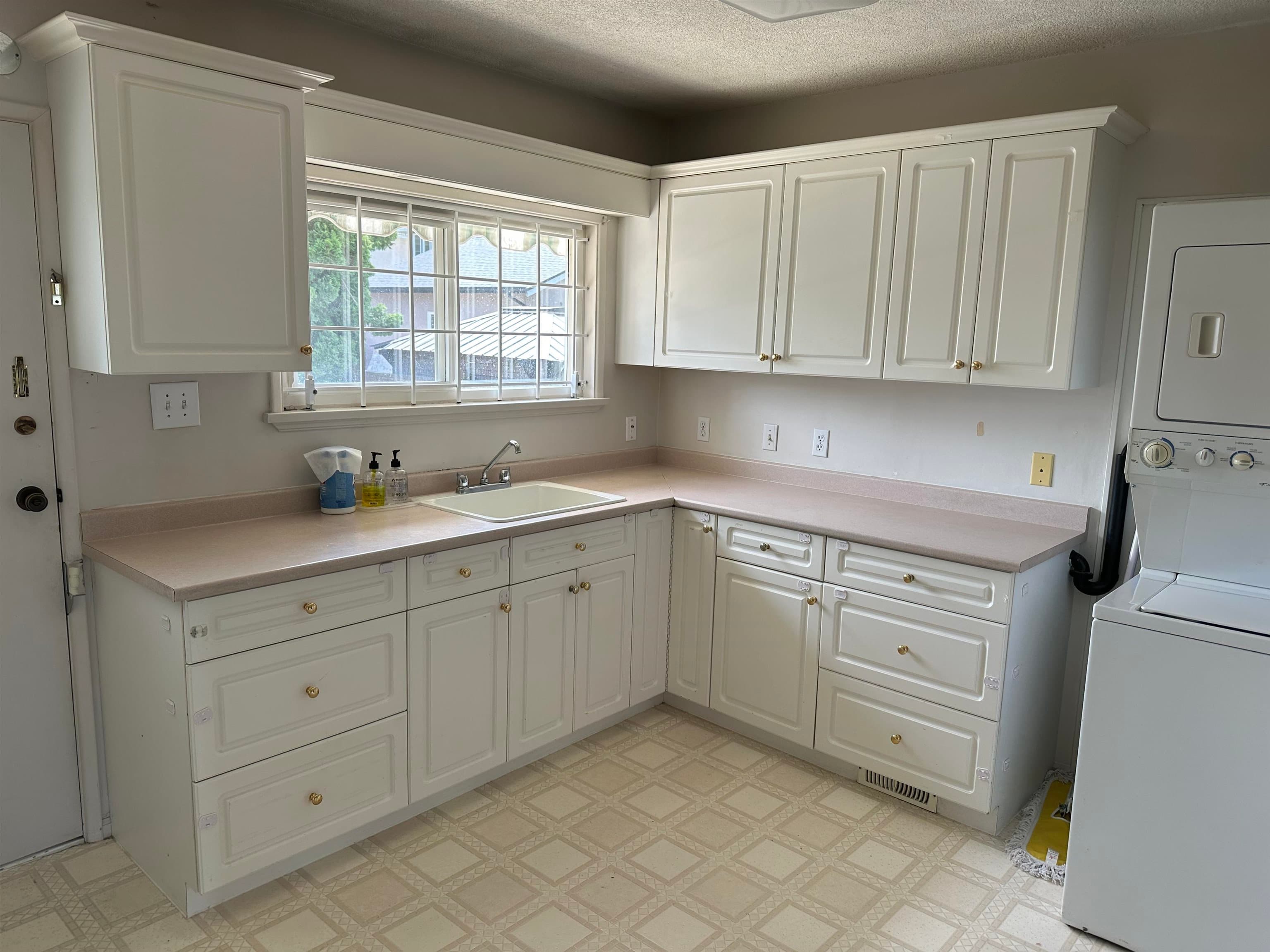 5858 Bryant Street, Burnaby, V5H 1X6 — photo 2