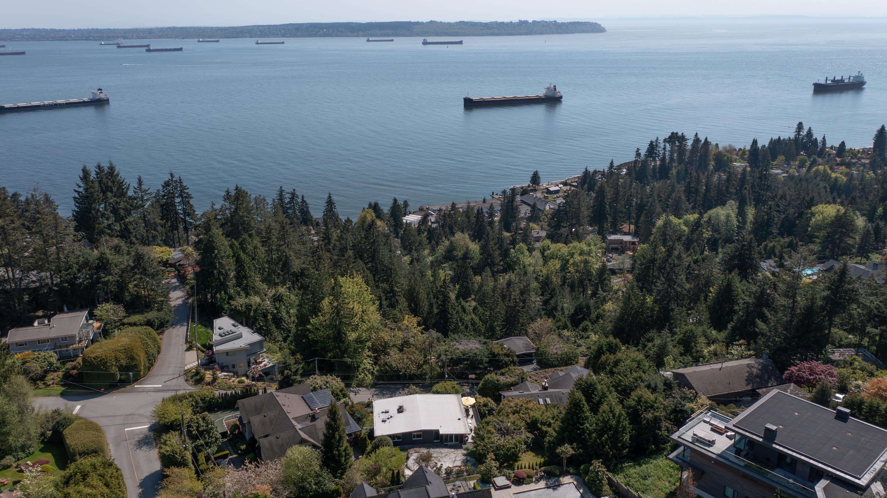 4045 Bayridge Avenue, West Vancouver, V7V 3J9 — photo 4