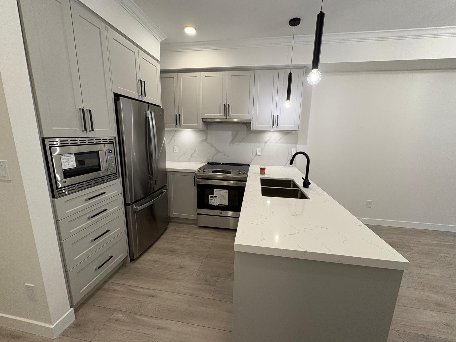 208 - 12109 223 Street, Maple Ridge, V2X 5Y6 — photo 2