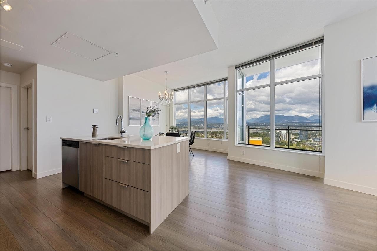 3307 - 13308 Central Avenue, Surrey, V3T 0M4 — photo 4