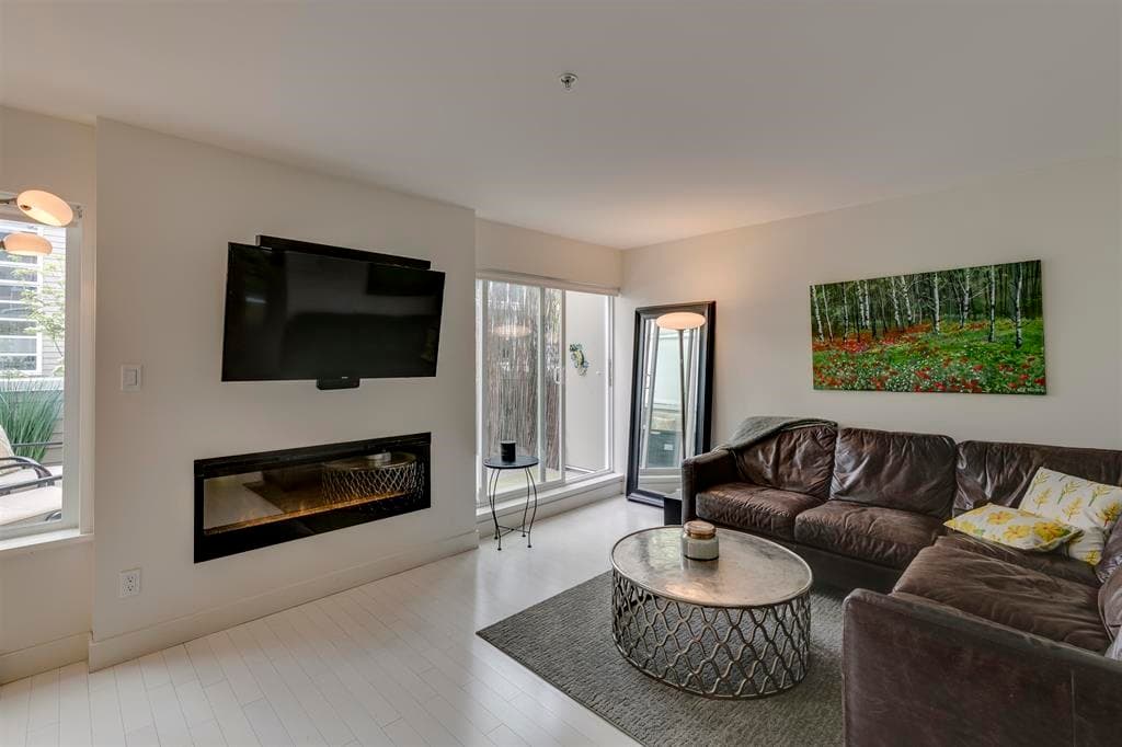4 - 265 E 8th Street, North Vancouver, V7L 1Y9 — photo 2