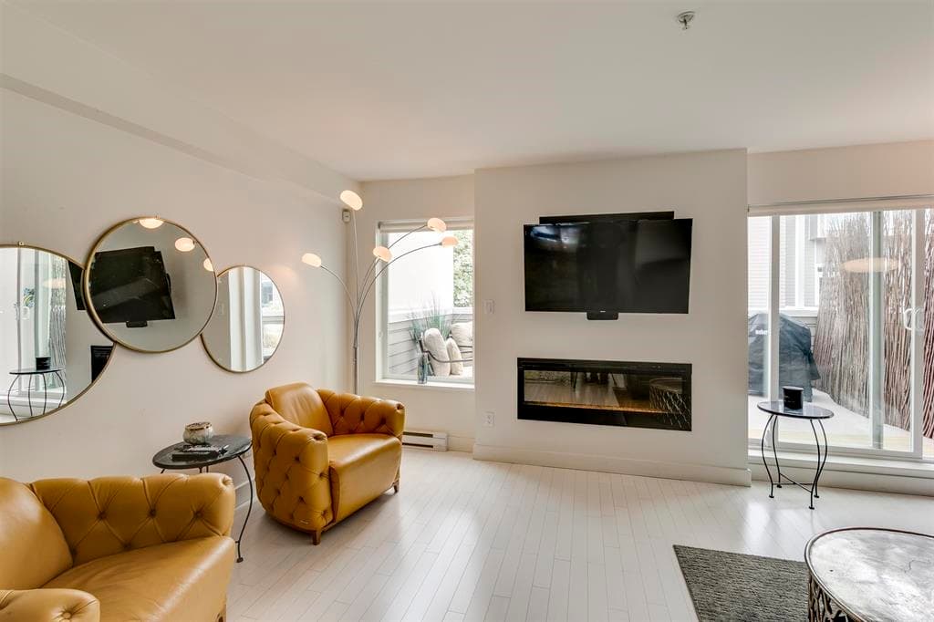 4 - 265 E 8th Street, North Vancouver, V7L 1Y9 — photo 3