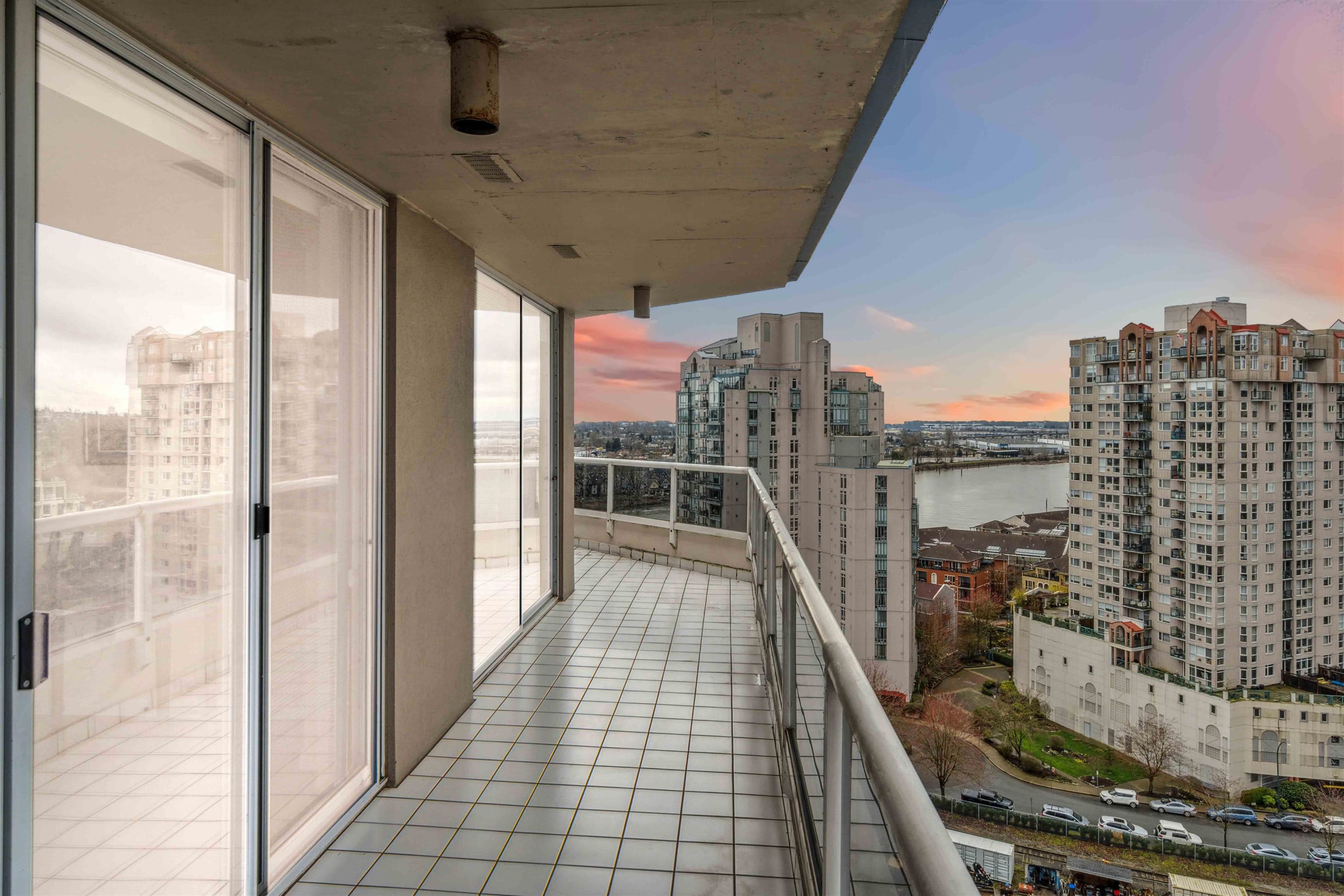 1903 - 1245 Quayside Drive, New Westminster, V2Y 0G9 — photo 1