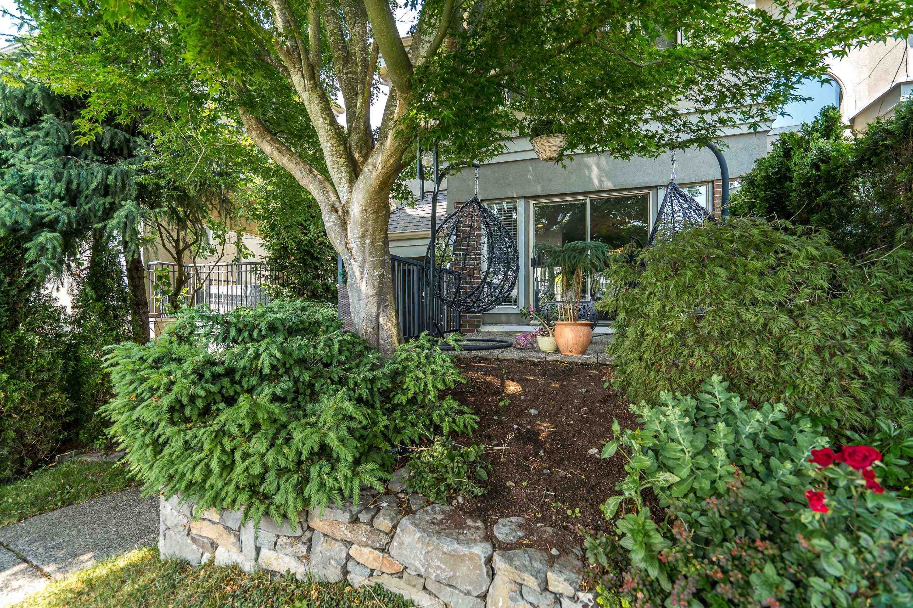 15411 Russell Avenue, White Rock, V4B 2R5 — photo 2