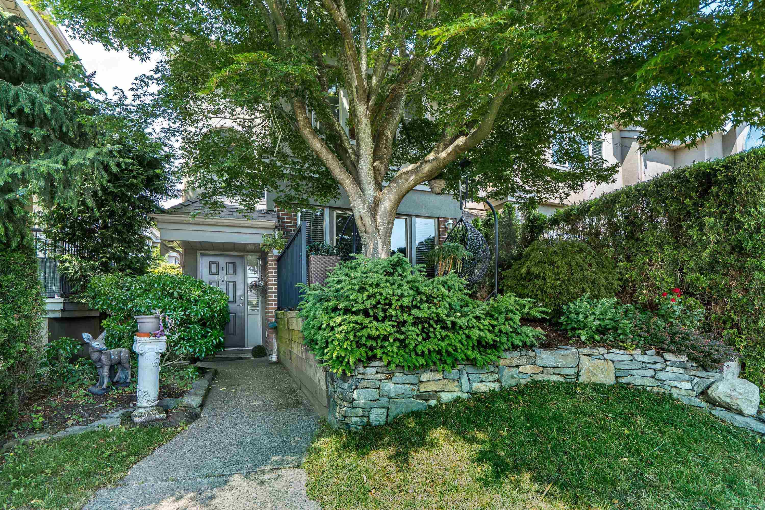 15411 Russell Avenue, White Rock, V4B 2R5 — photo 1