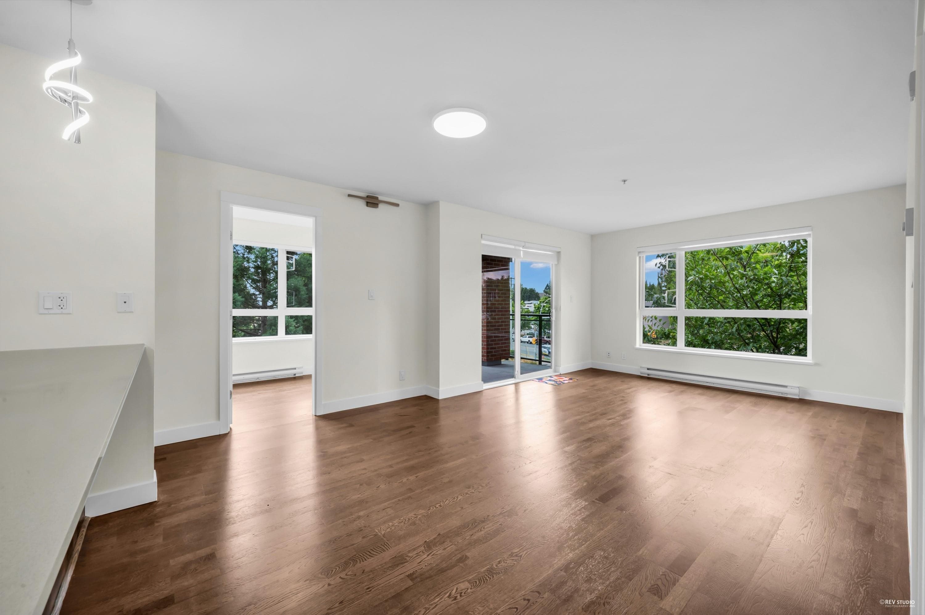 212 - 7058 14th Avenue, Burnaby, V3N 0E6 — photo 2