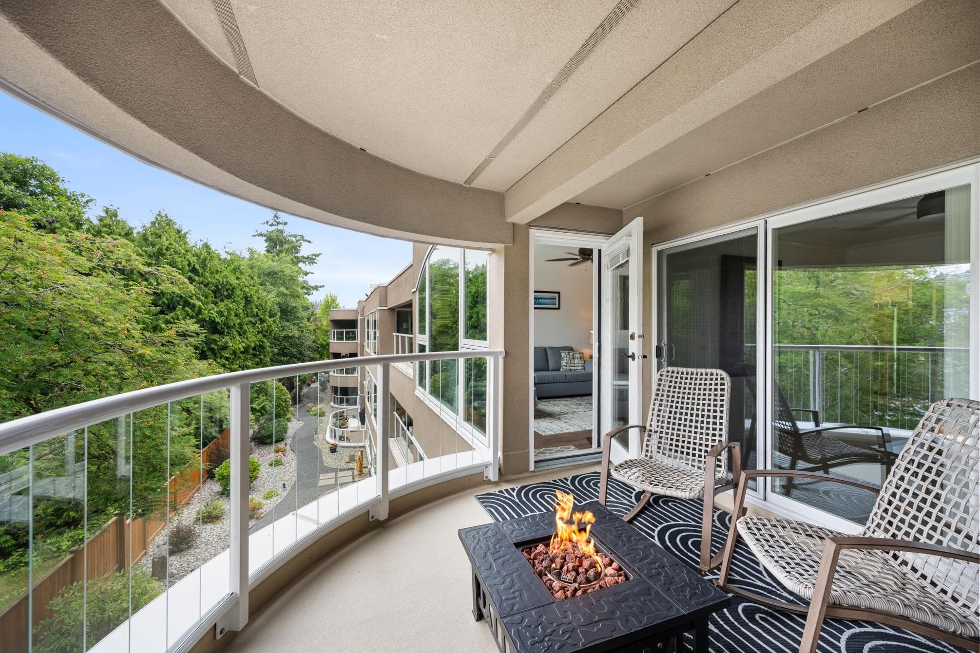 309 - 15809 Marine Drive, White Rock, V4B 1E7 — photo 1