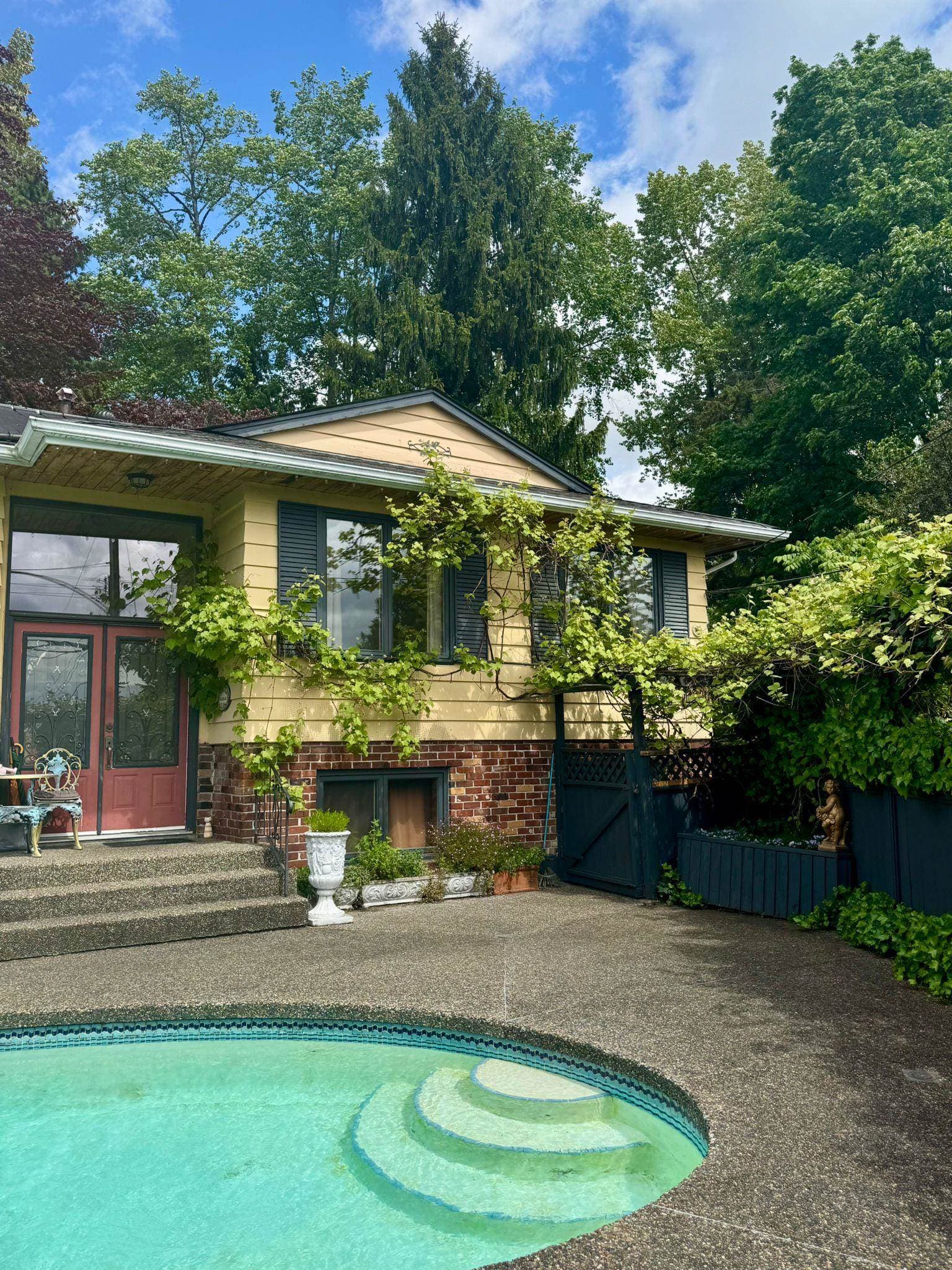 1240 Eastview Road, North Vancouver