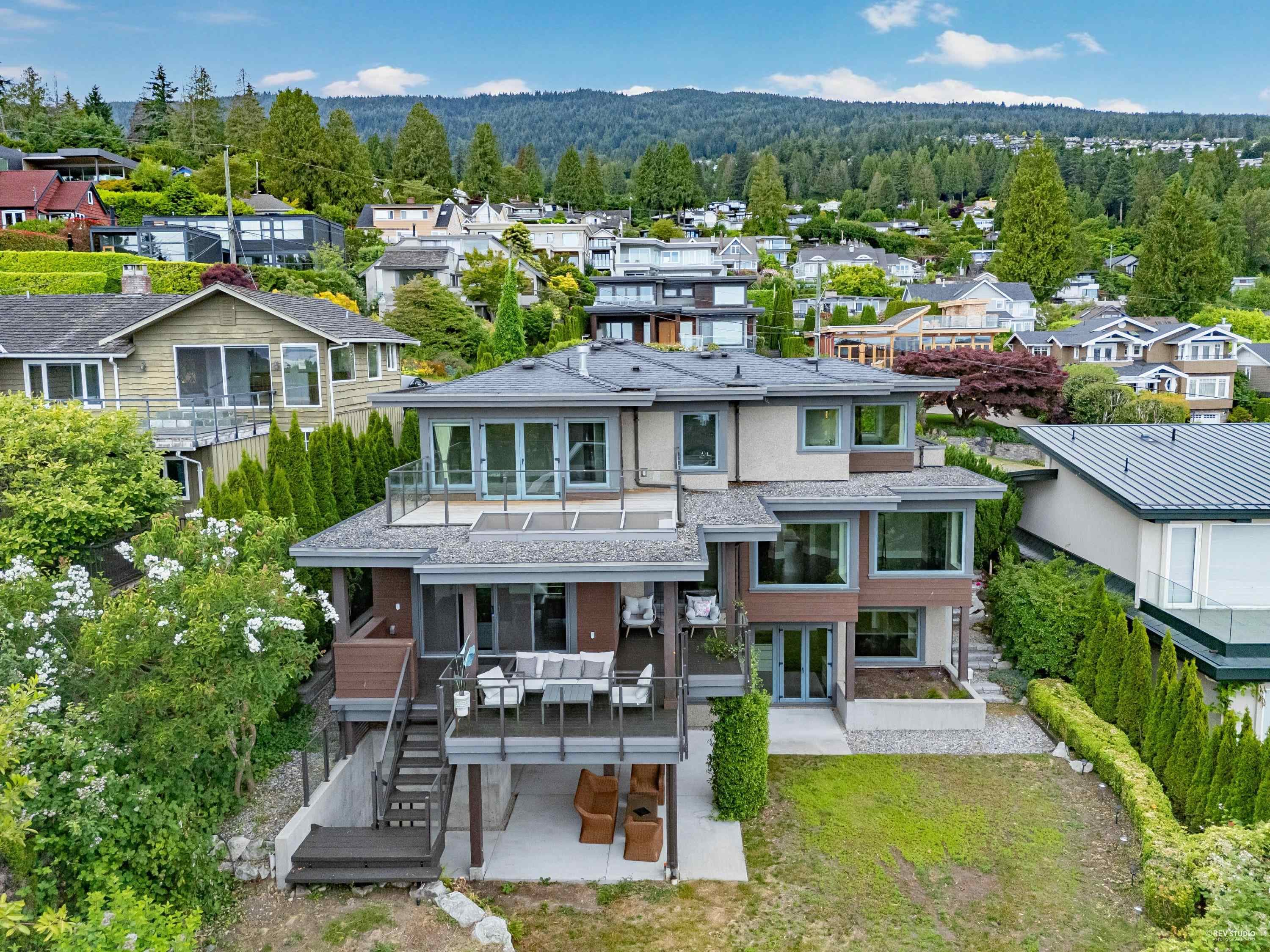 2548 Mathers Avenue, West Vancouver, V7V 2J1 — photo 2