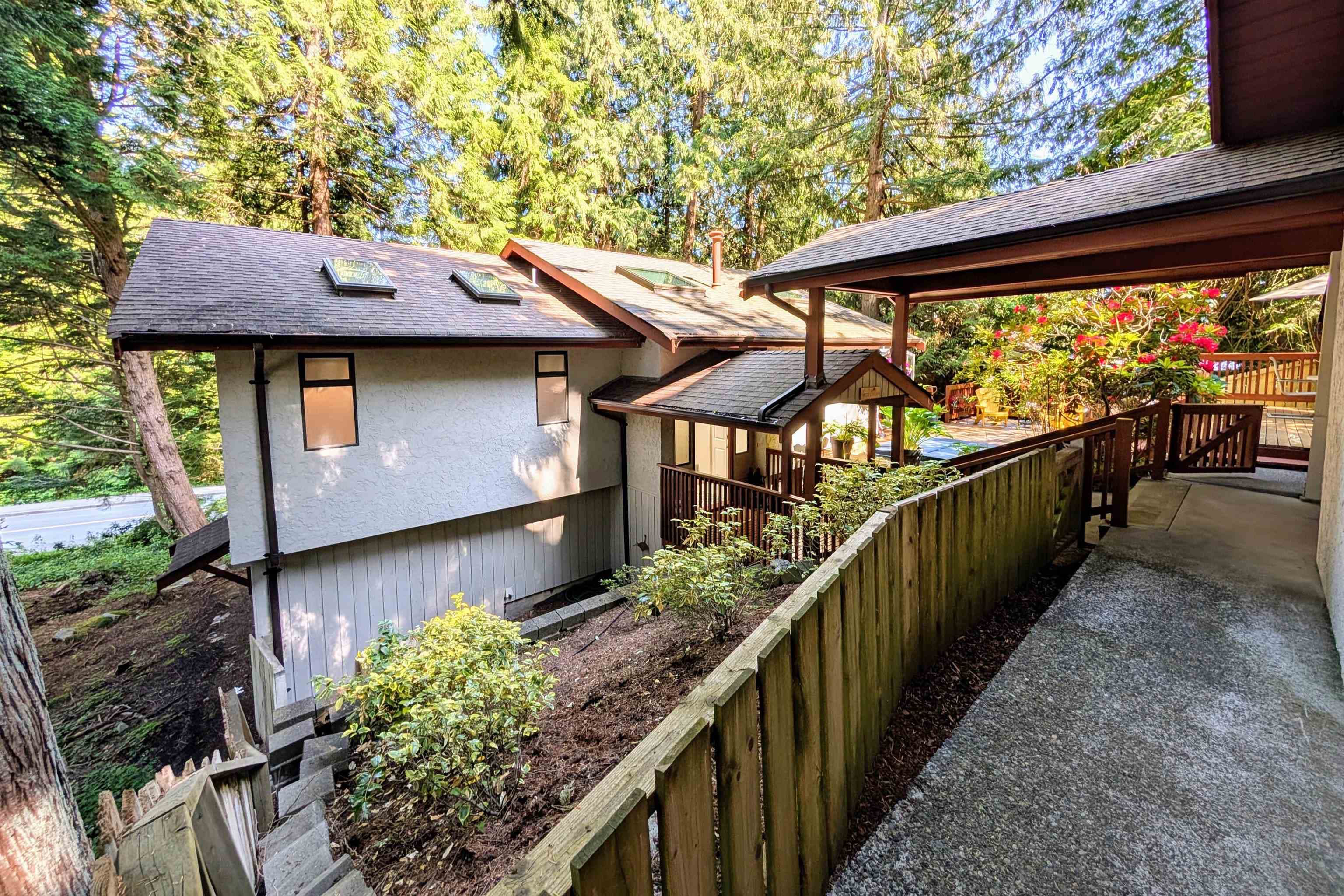 4706 Meadfeild Road, West Vancouver