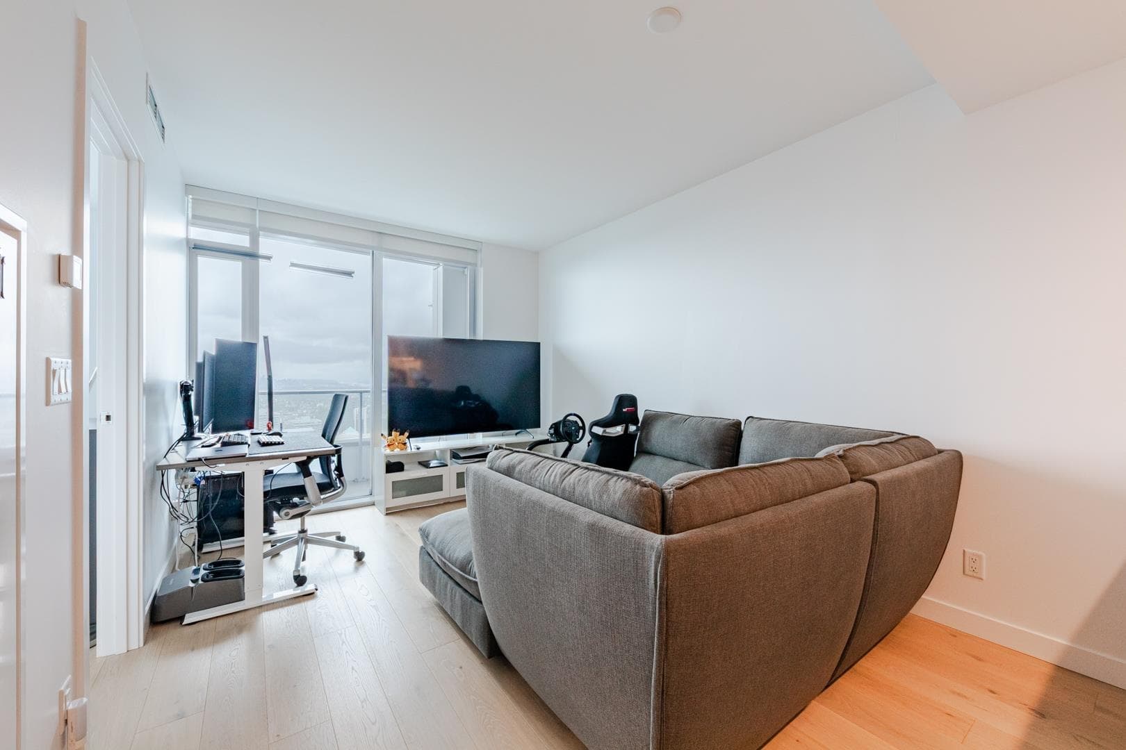 3905 - 6000 Mckay Avenue, Burnaby, V5H 0K2 — photo 5
