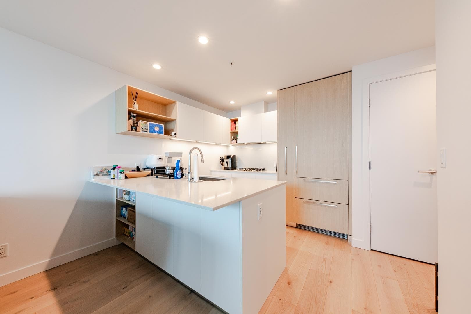 3905 - 6000 Mckay Avenue, Burnaby, V5H 0K2 — photo 4