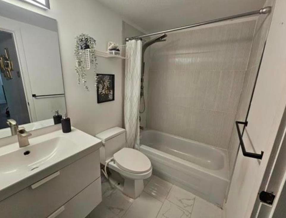 213 - 7161 121 Street, Surrey, V3W 1G8 — photo 4
