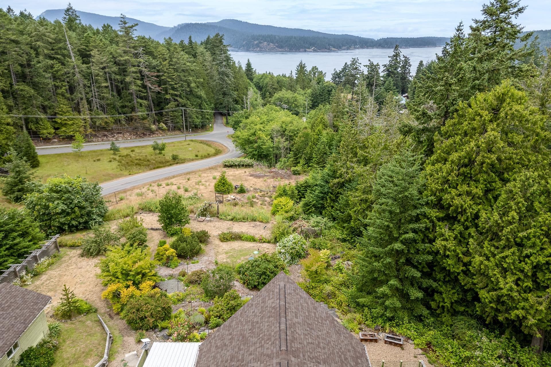 423 Felix Jack Road, Mayne Island, V0N 2J2 — photo 2