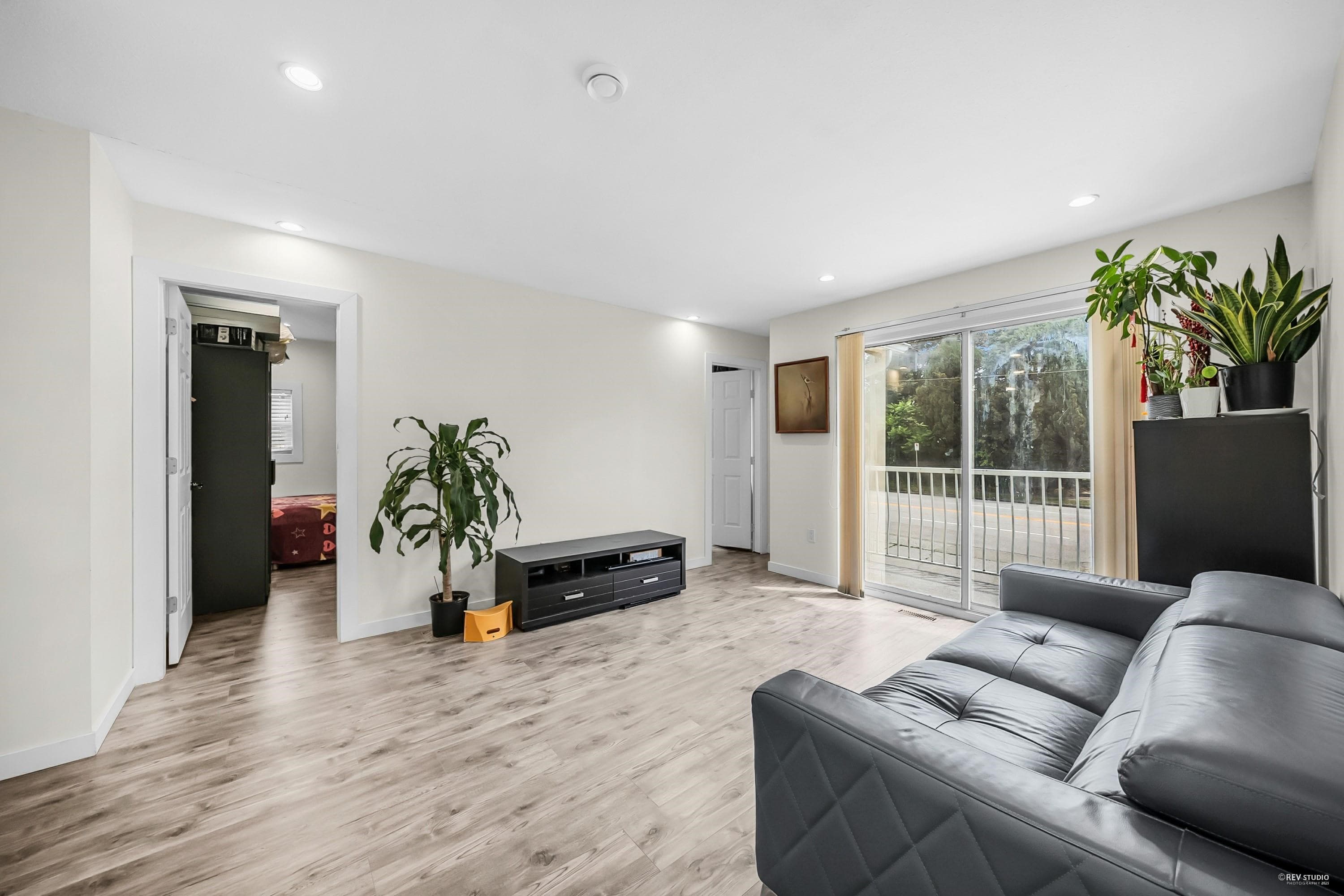 7549 10th Avenue, Burnaby, V3N 2S1 — photo 2