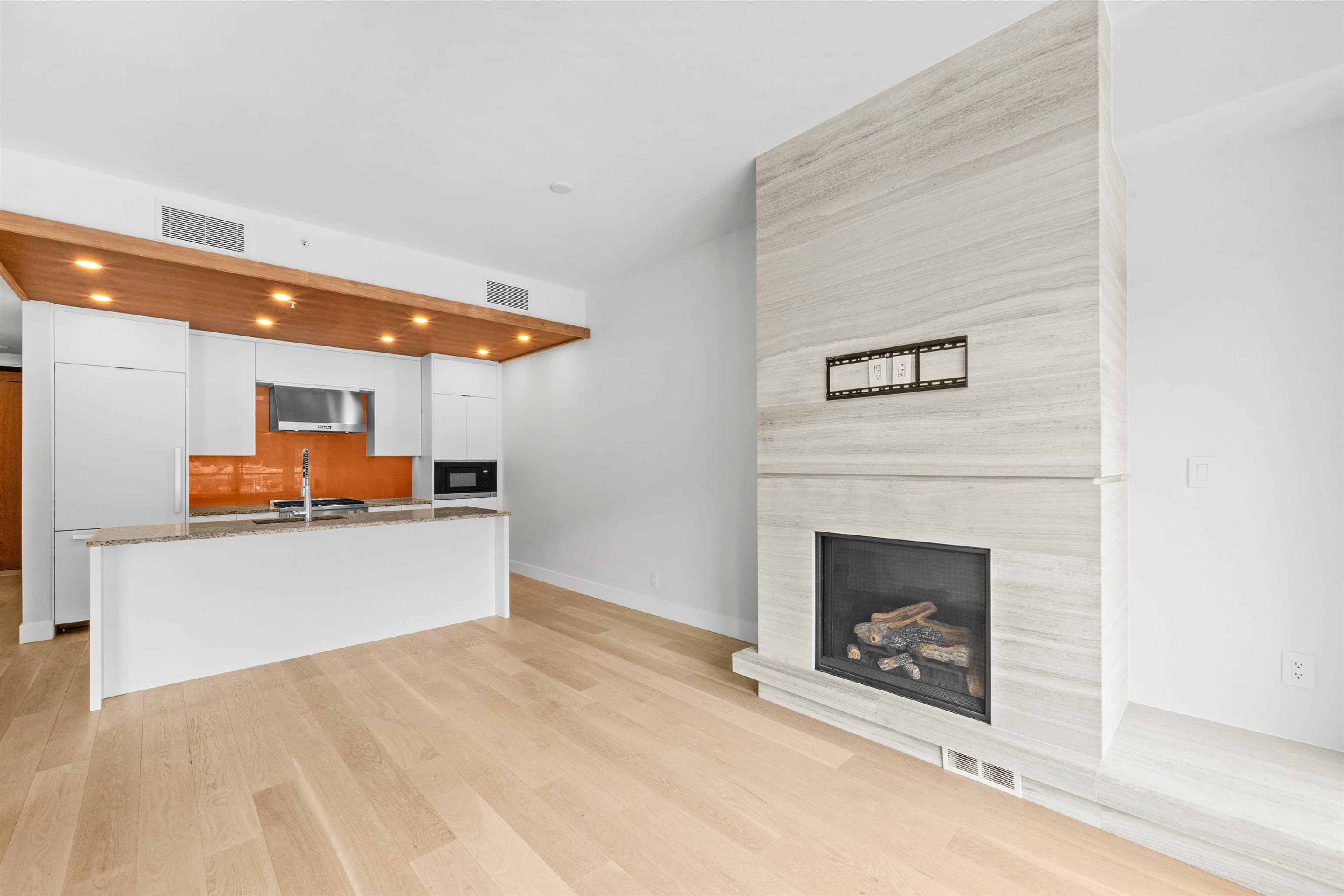 407 - 6707 Nelson Avenue, West Vancouver, V7W 0A4 — photo 2