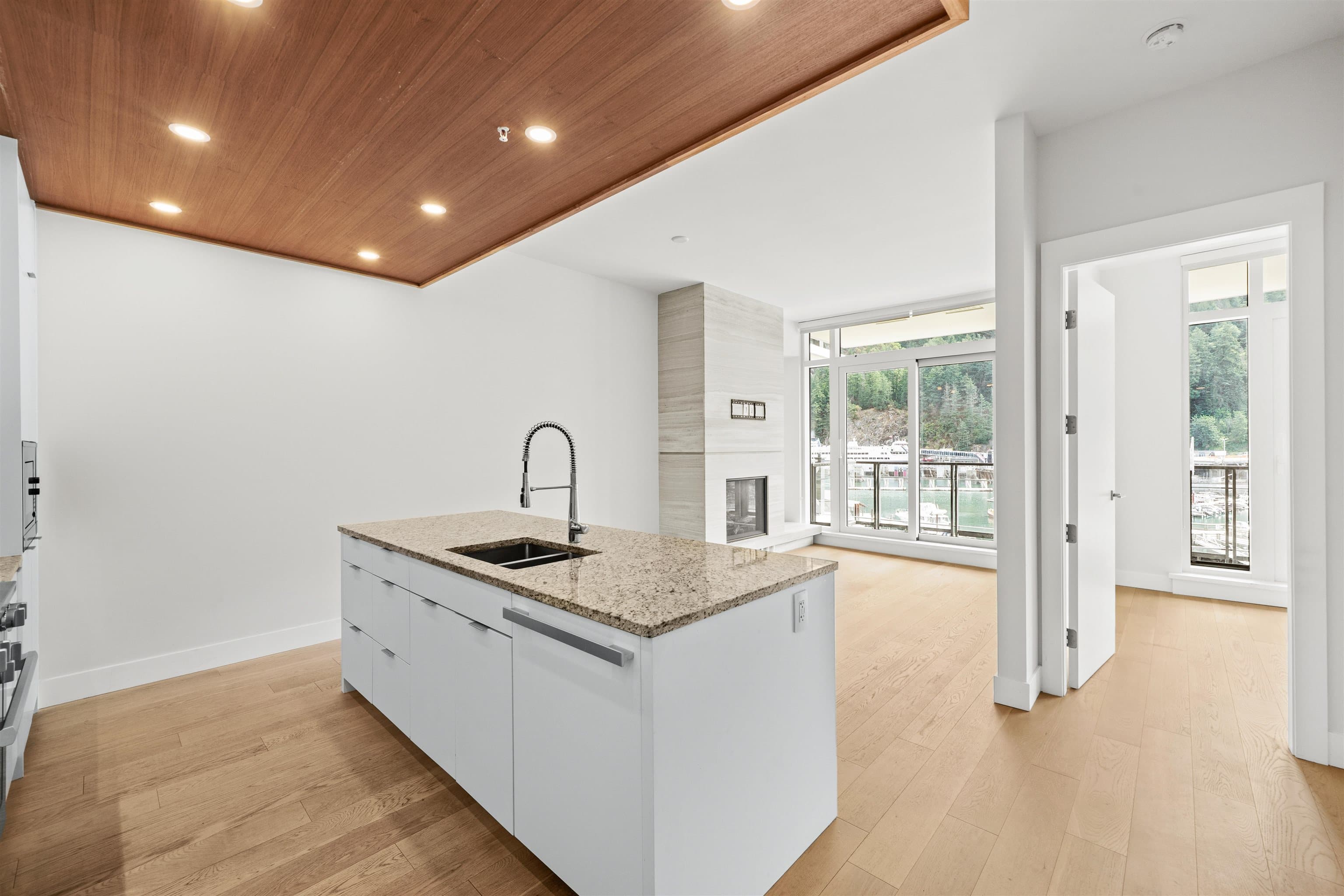 407 - 6707 Nelson Avenue, West Vancouver, V7W 0A4 — photo 3