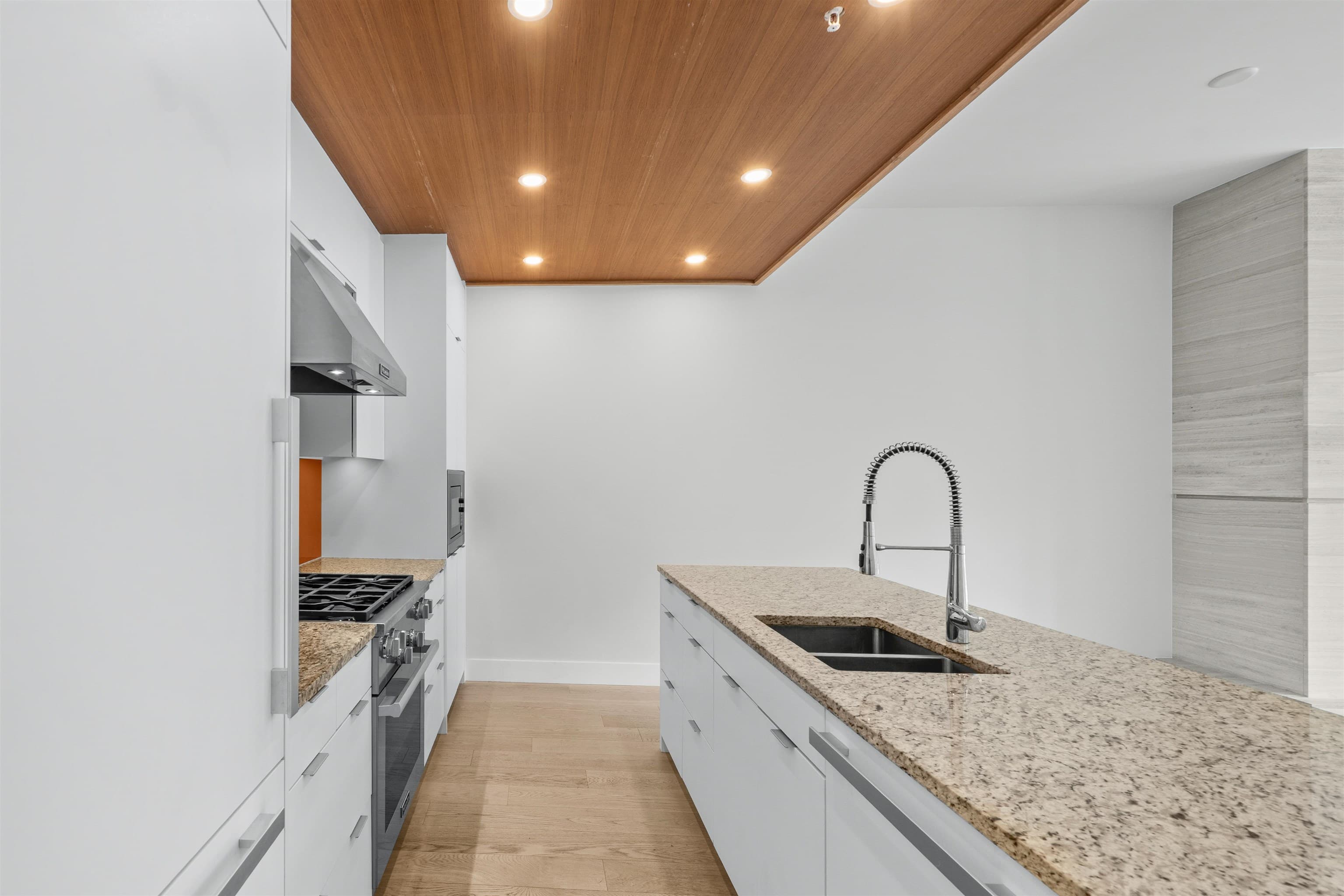 407 - 6707 Nelson Avenue, West Vancouver, V7W 0A4 — photo 4