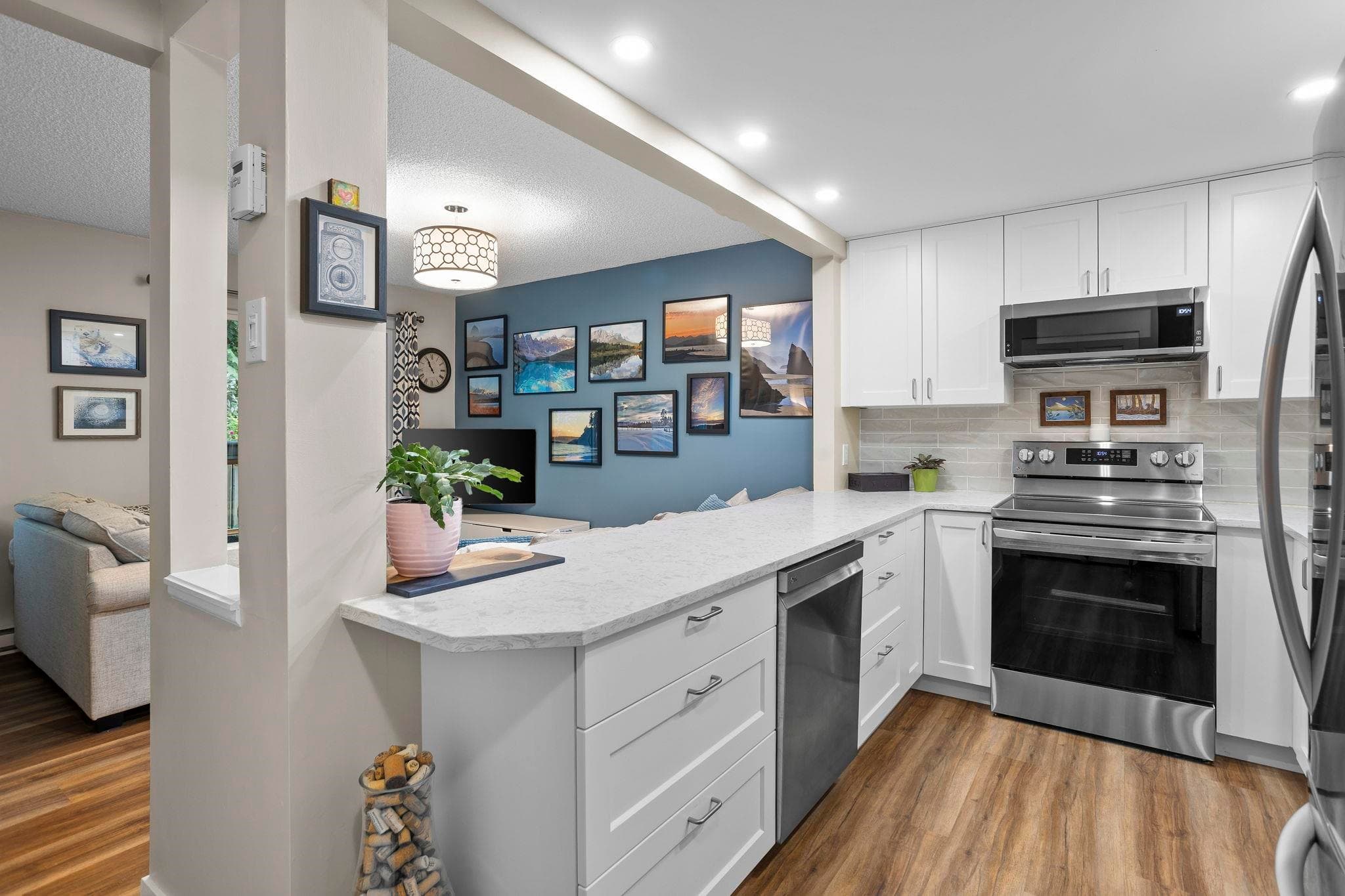 890 Cunningham Lane, Port Moody, V3H 3S4 — photo 2