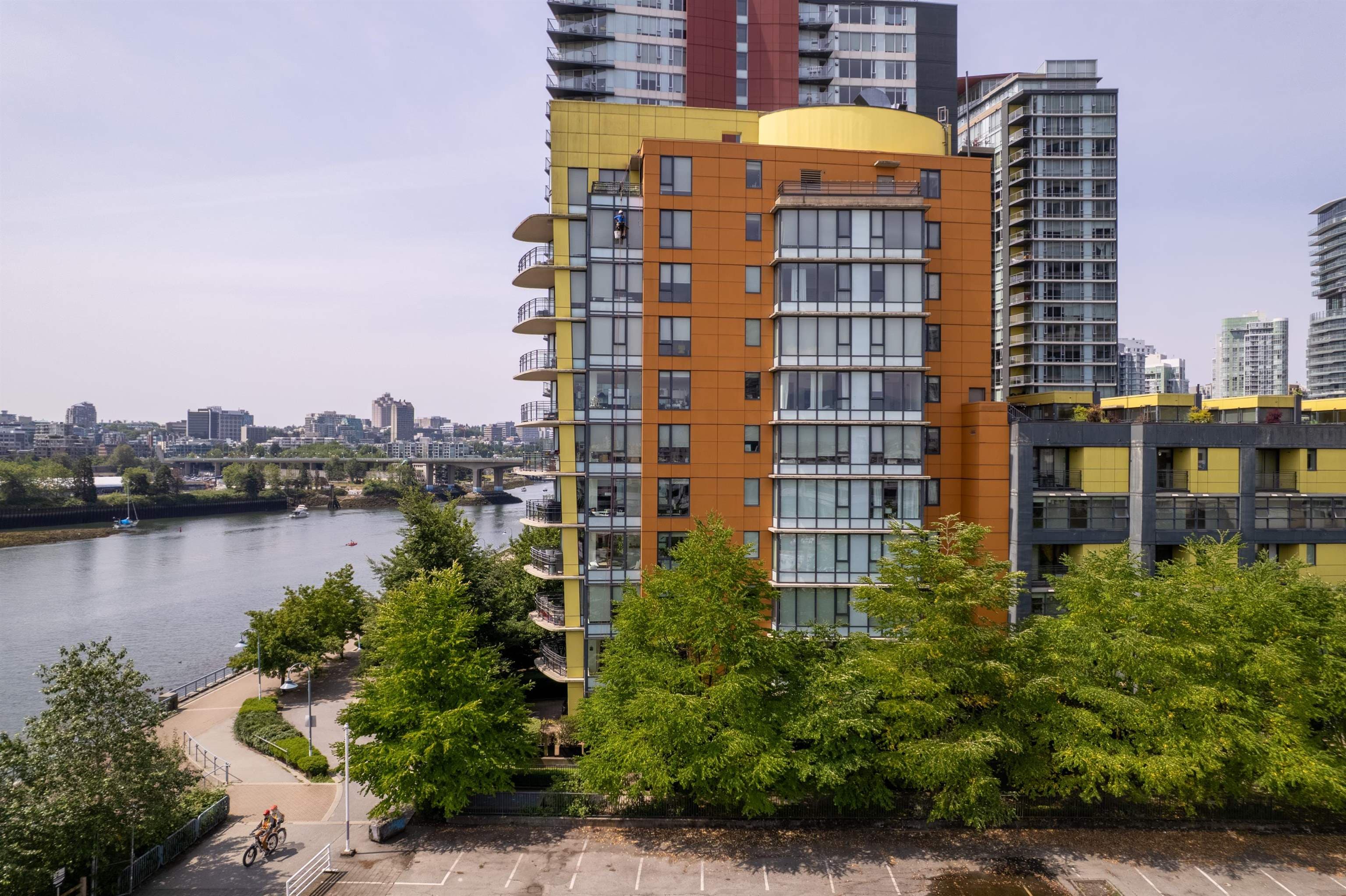 200 - 9 Smithe Mews, Vancouver