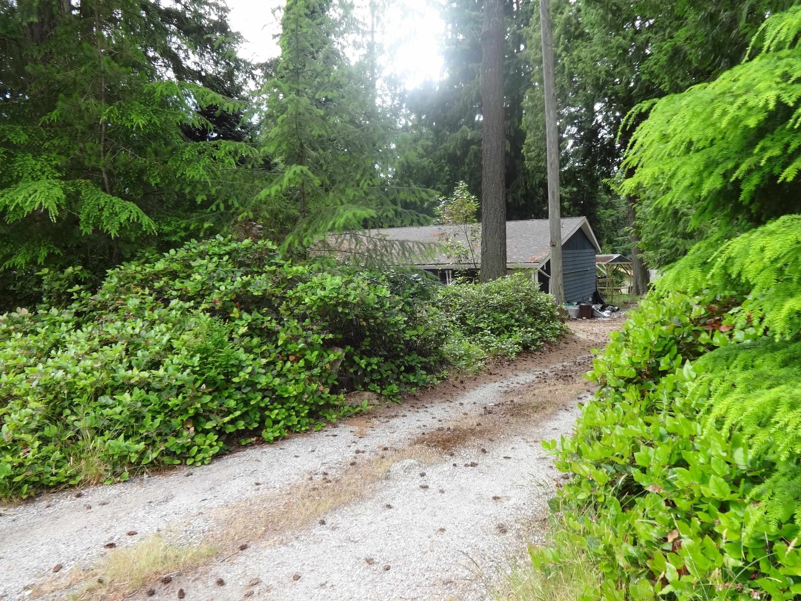 8161 Westwood Road, Halfmoon Bay, V7Z 1A8 — photo 3