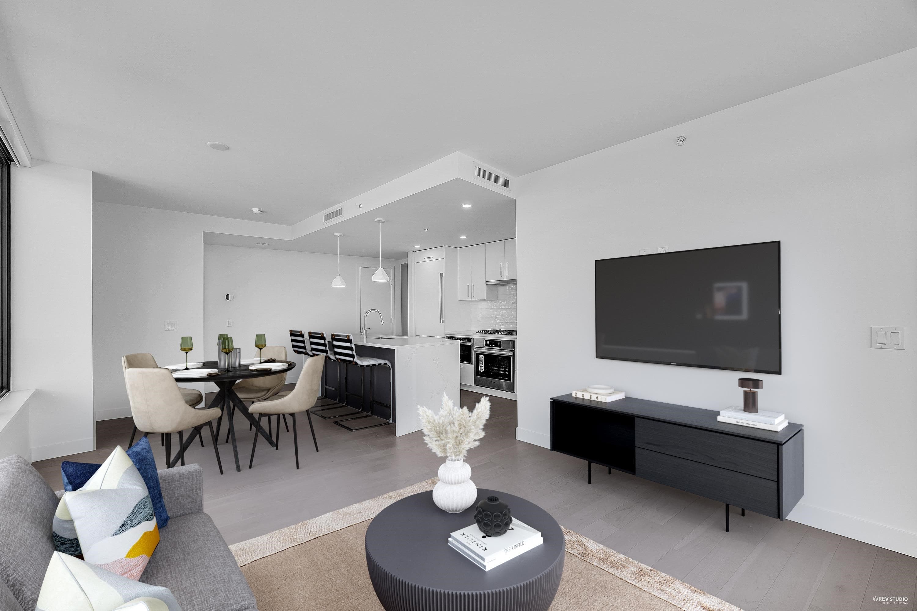 810 - 1588 Johnston Road, White Rock, V4B 0C5 — photo 2