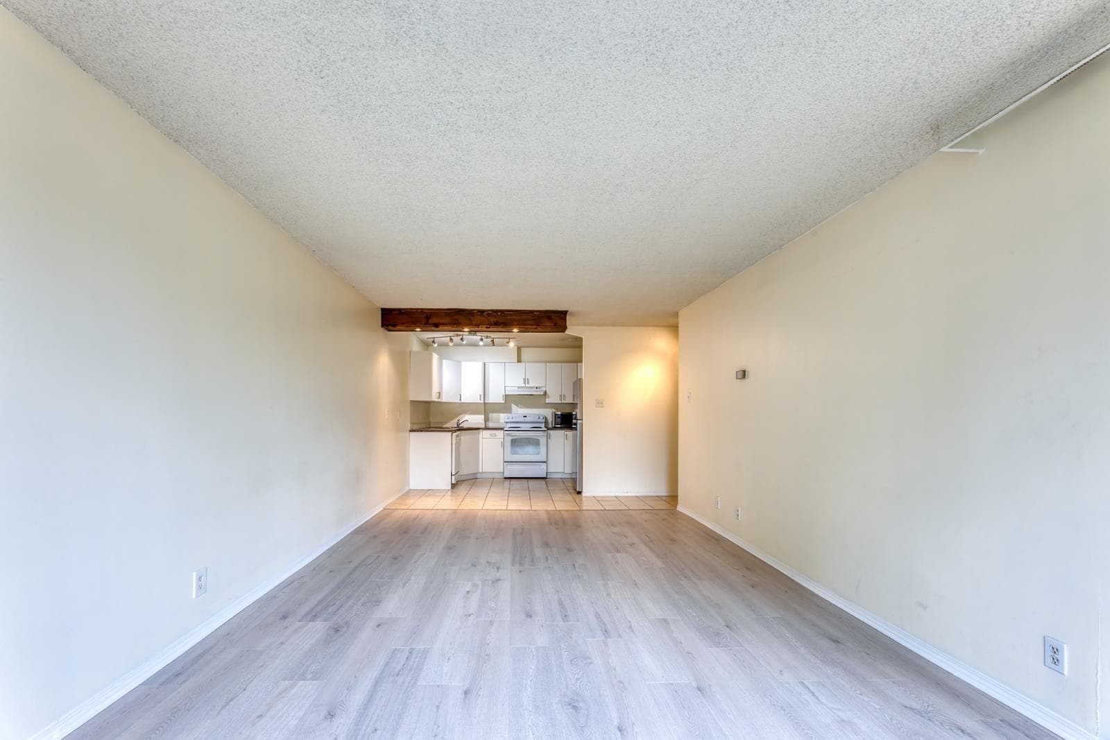 1020 - 2012 Fullerton Avenue, North Vancouver, V7P 3E3 — photo 2