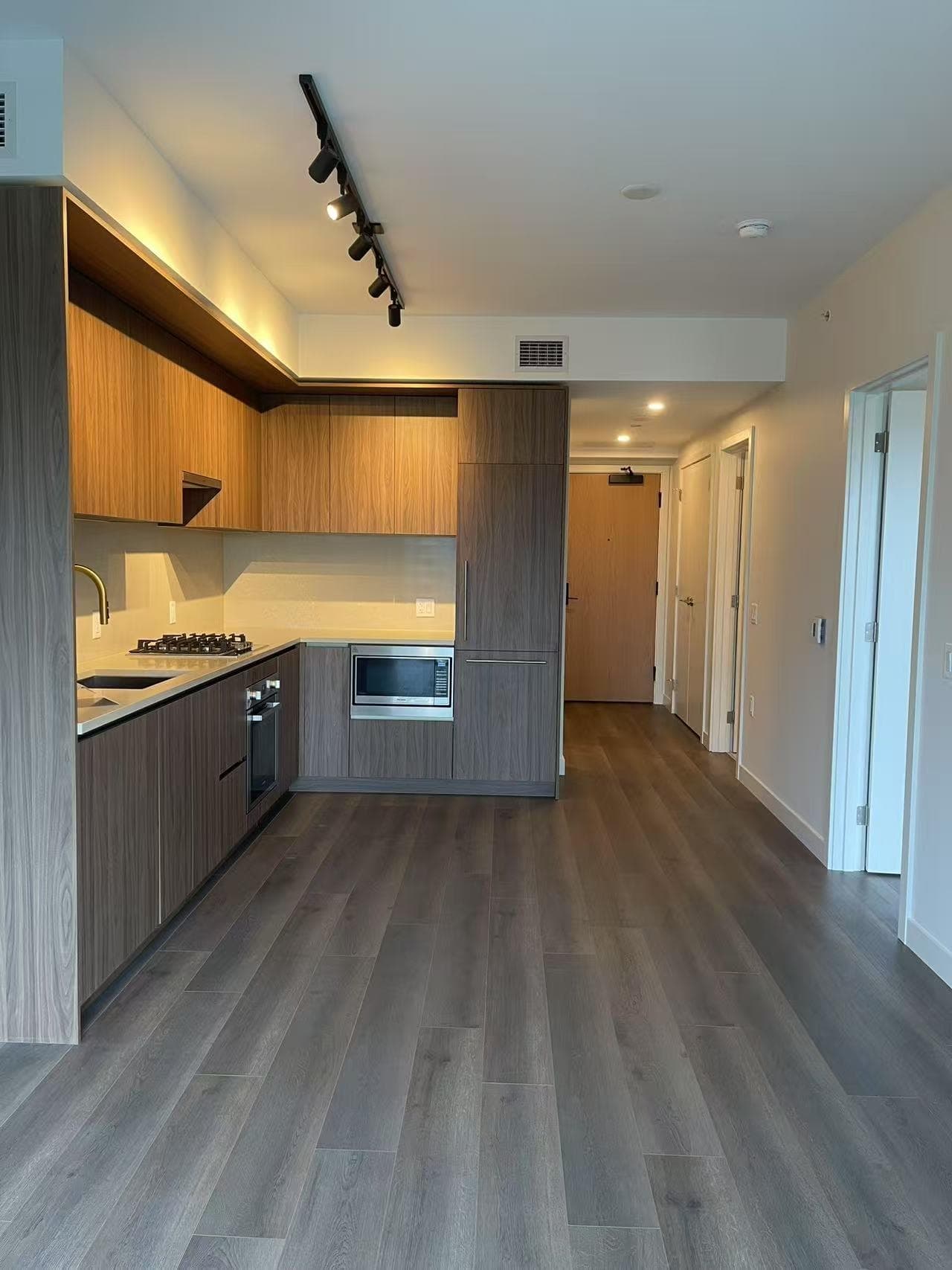 1305 - 5987 Wilson Avenue, Burnaby, V5H 0L7 — photo 3