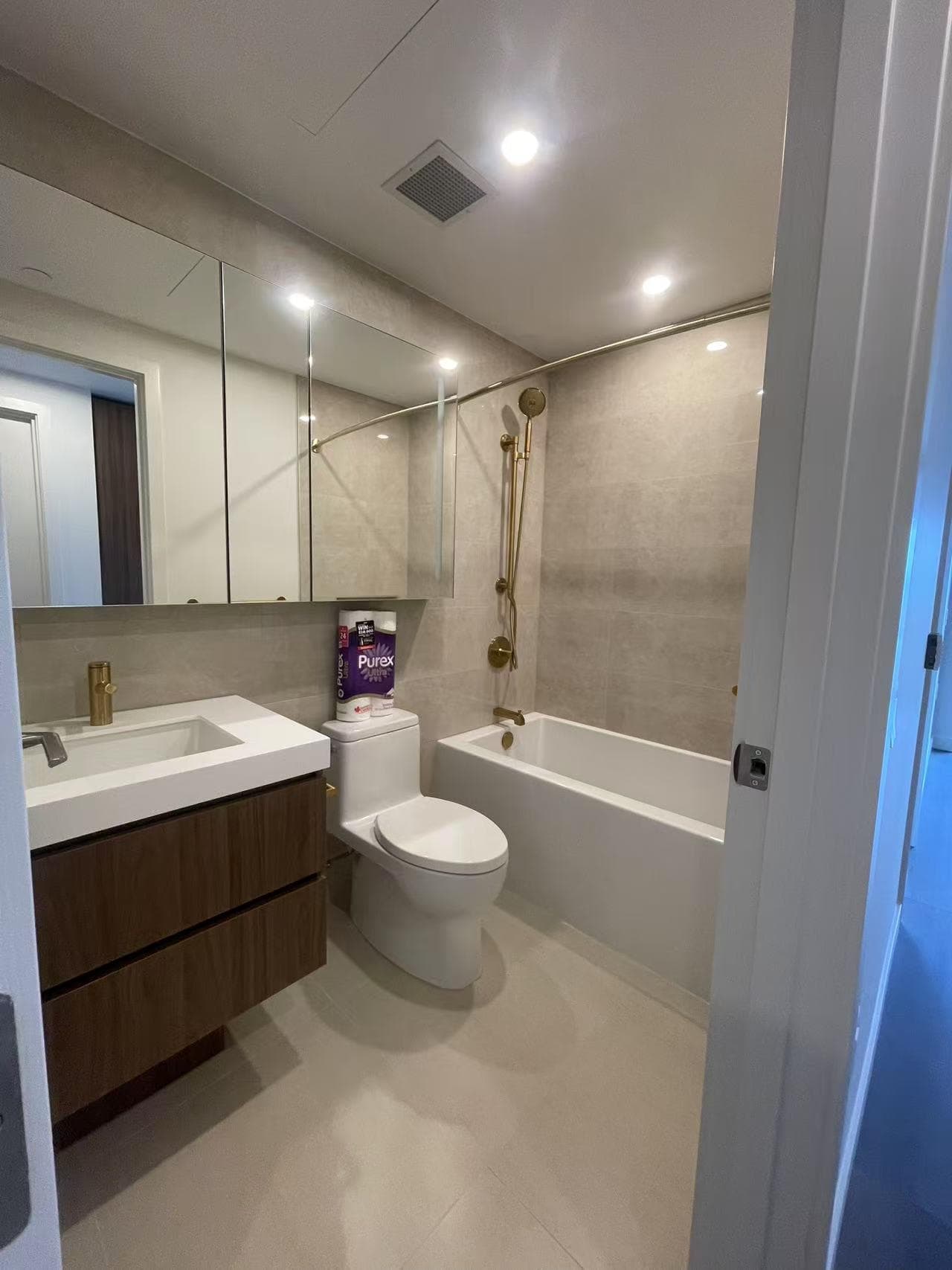 1305 - 5987 Wilson Avenue, Burnaby, V5H 0L7 — photo 5