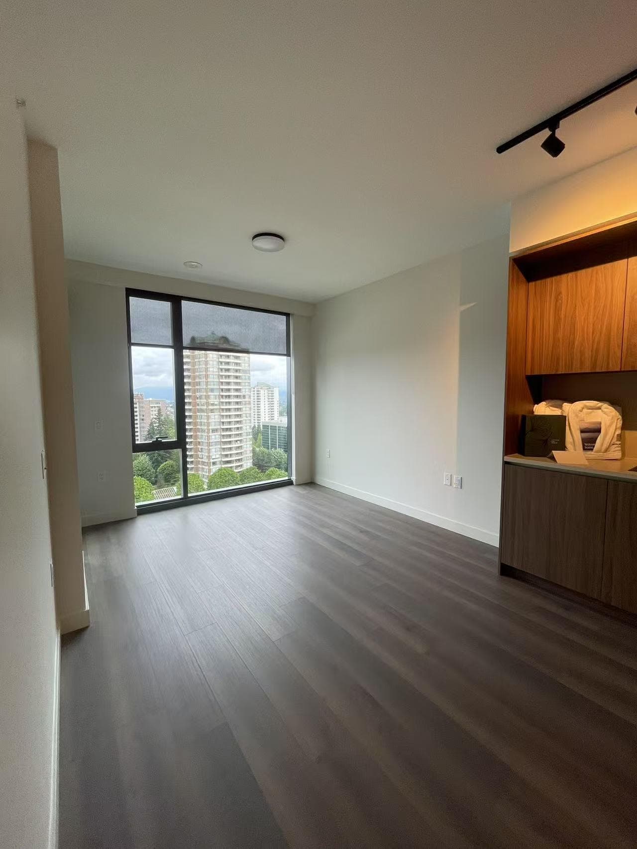 1305 - 5987 Wilson Avenue, Burnaby, V5H 0L7 — photo 4
