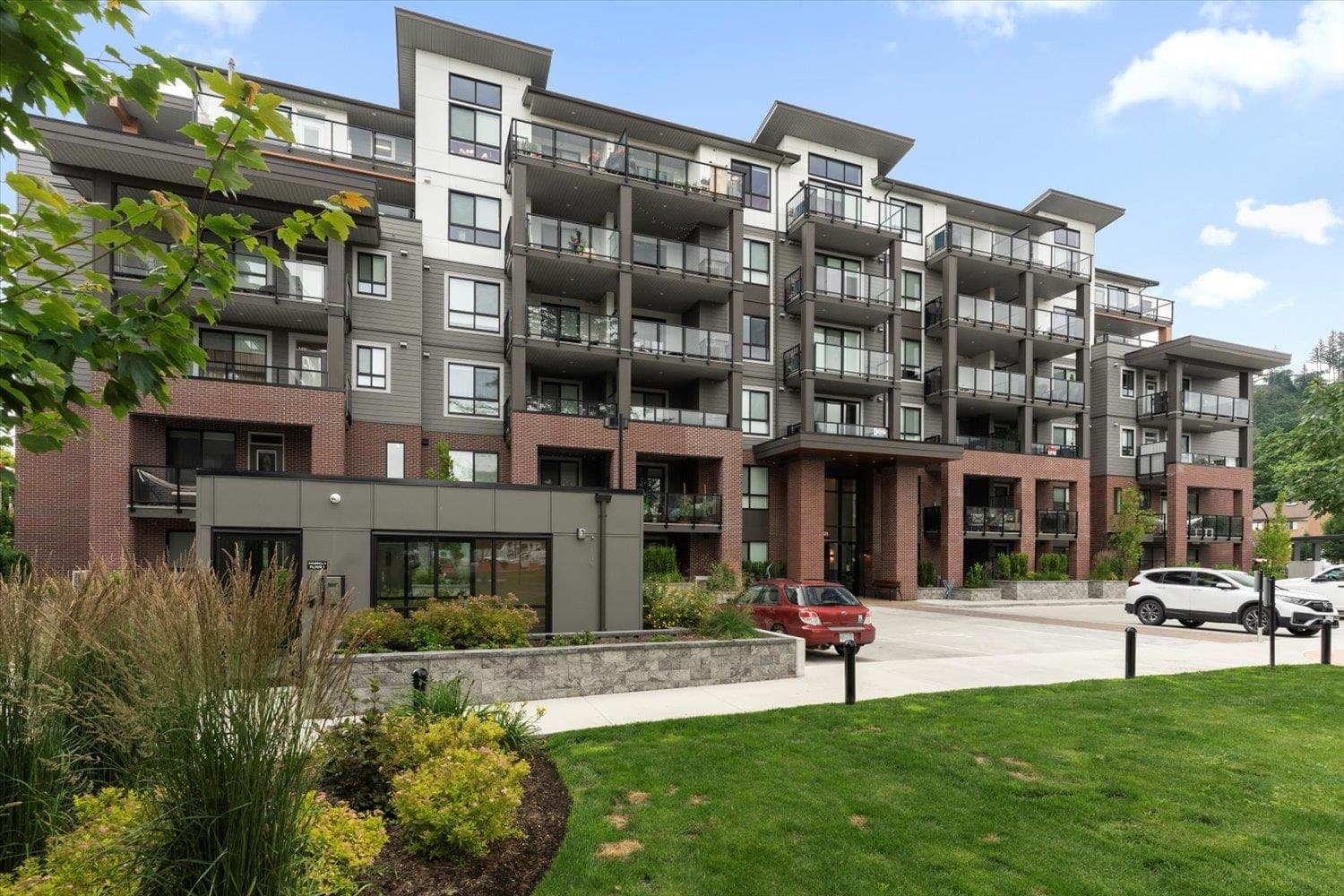 308 - 45511 Campus Drive, Chilliwack, V2R 6K8 — photo 1