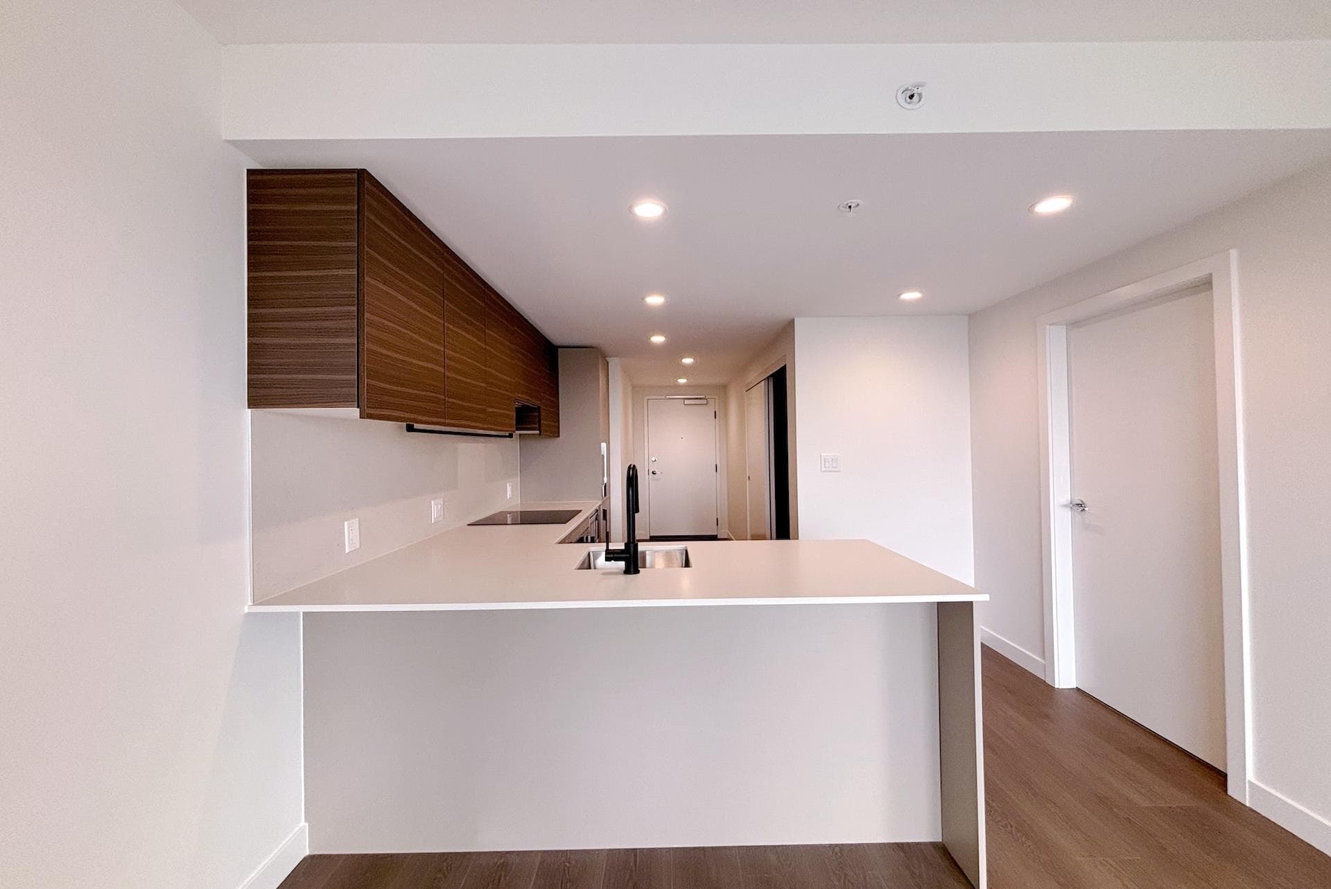 611 - 13745 George Junction, Surrey, V3T 0V8 — photo 2