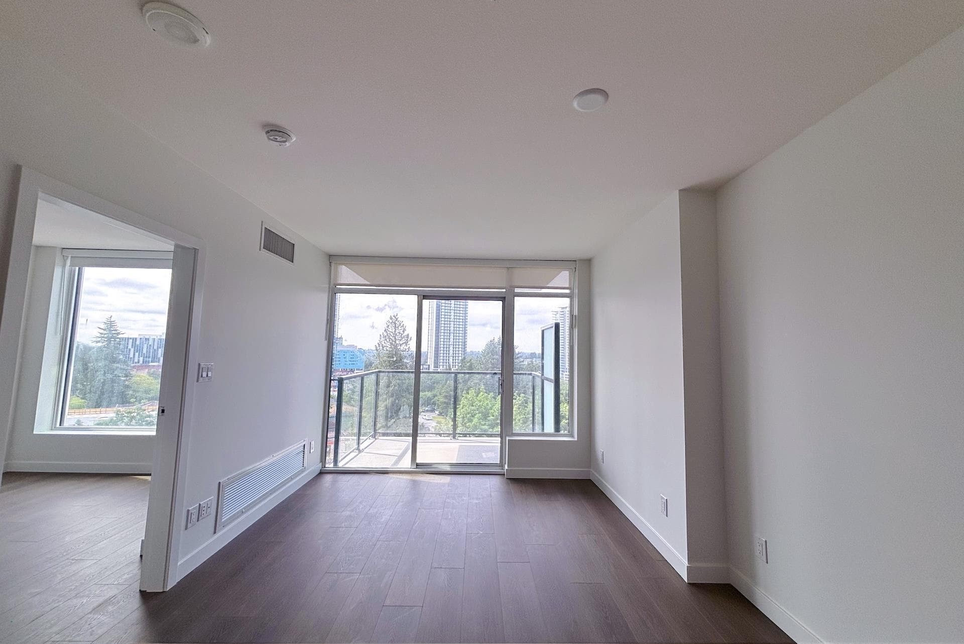 611 - 13745 George Junction, Surrey, V3T 0V8 — photo 3