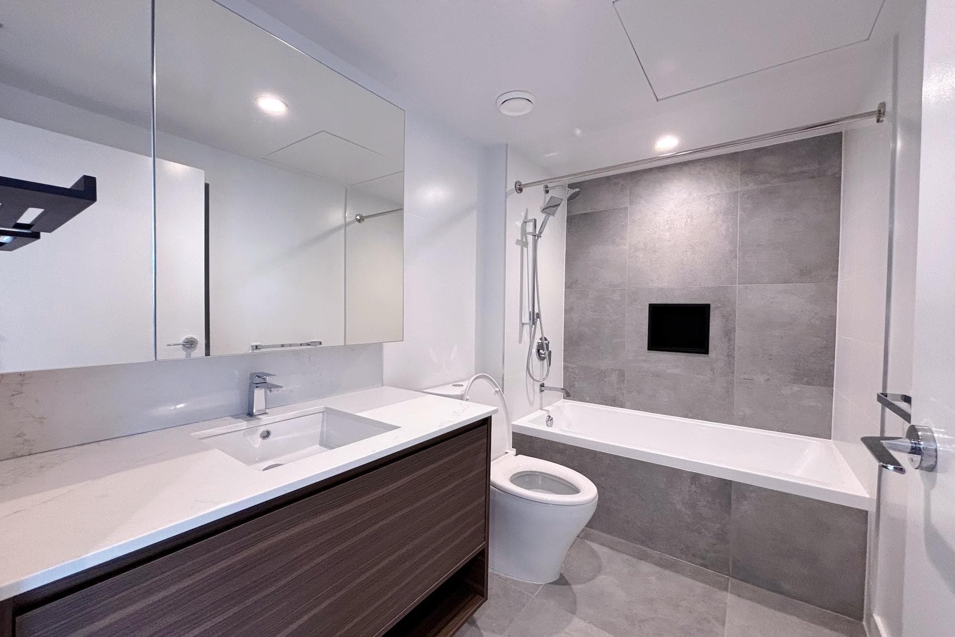 611 - 13745 George Junction, Surrey, V3T 0V8 — photo 5