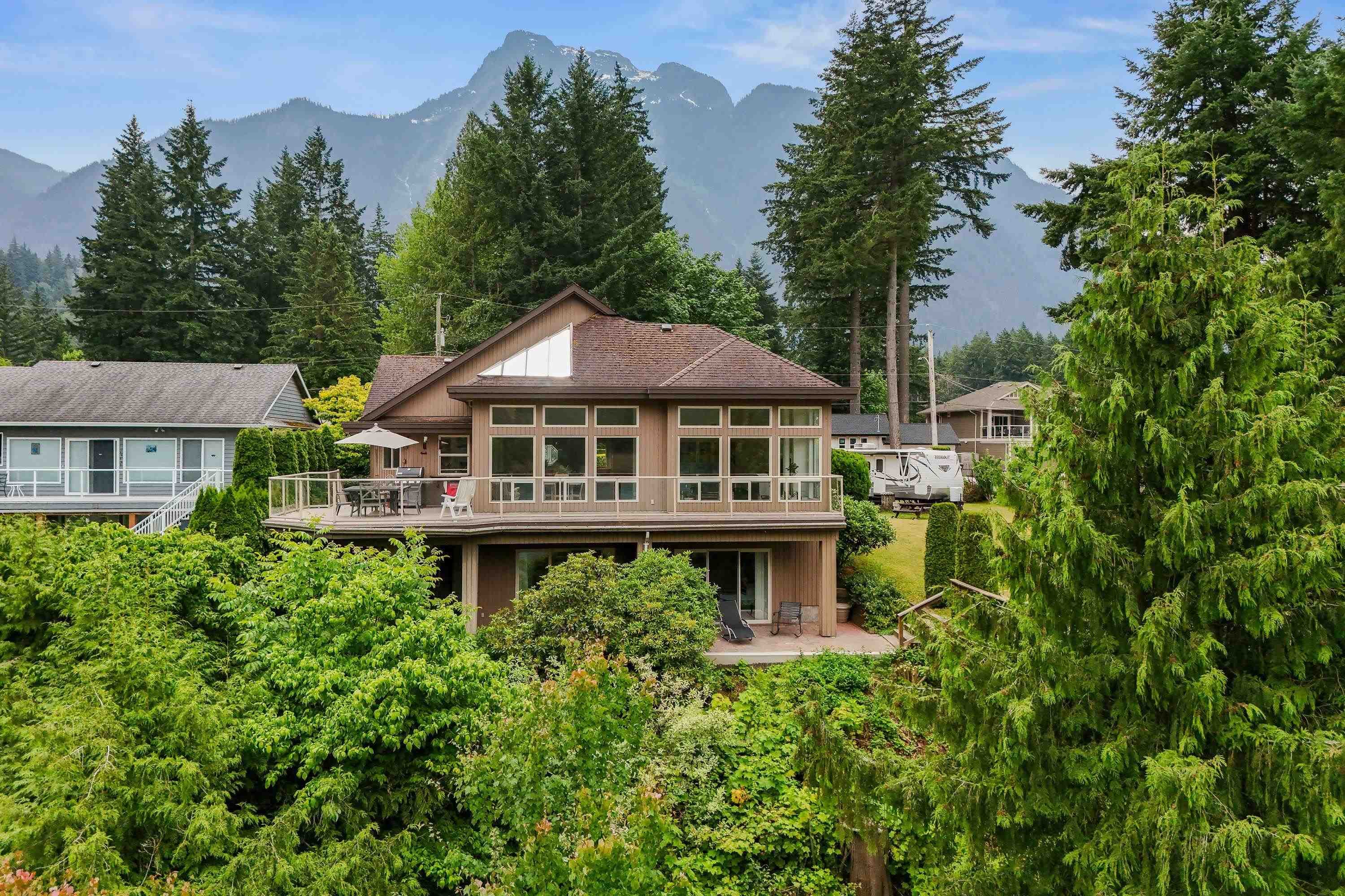 21313 Lakeview Crescent, Hope