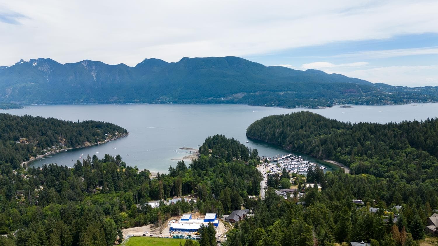 571 Roocroft Lane, Bowen Island, V0N 1G2 — photo 2