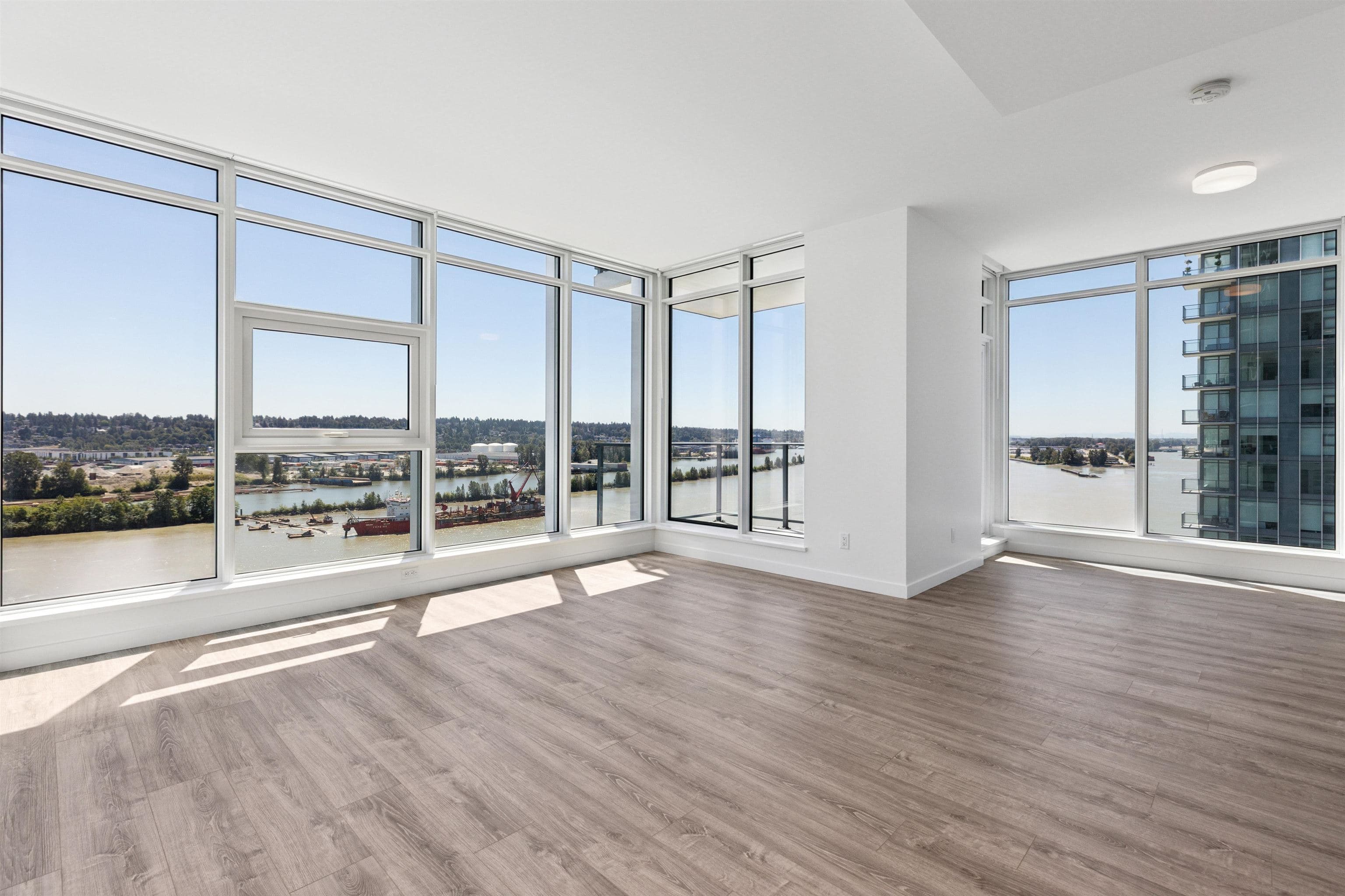 1307 - 660 Quayside Drive, New Westminster, V3M 0P1 — photo 2
