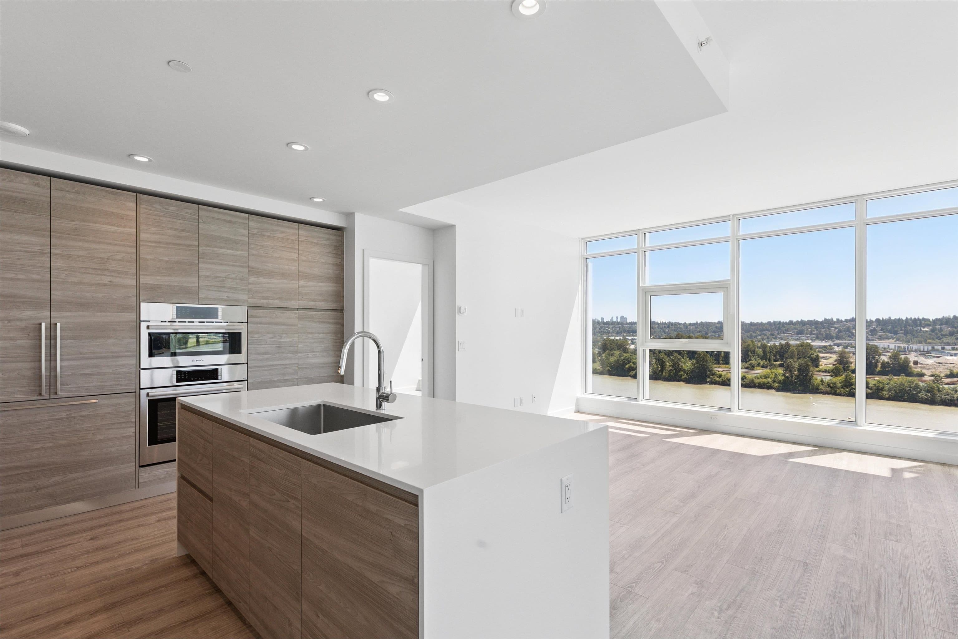1307 - 660 Quayside Drive, New Westminster, V3M 0P1 — photo 3