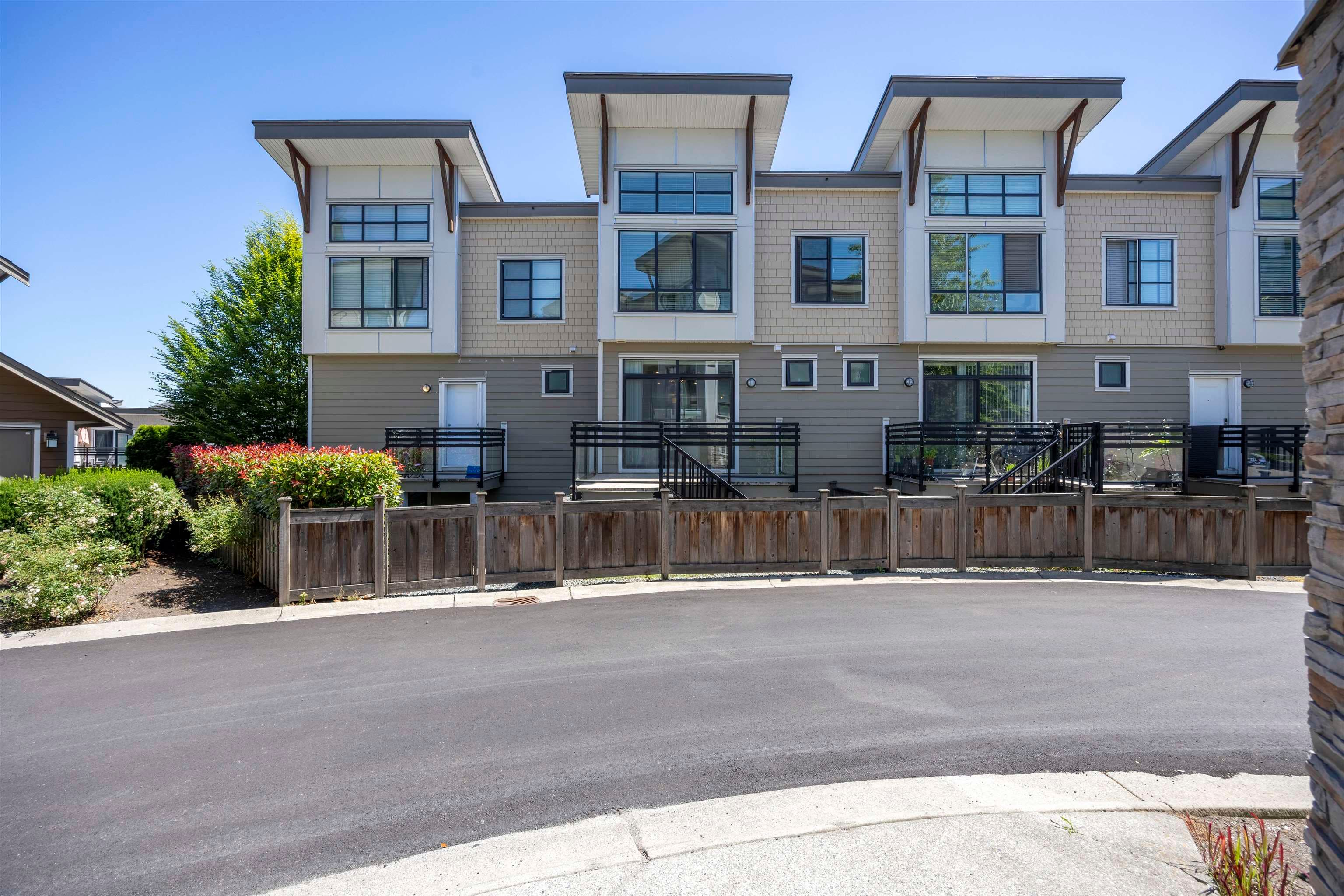 11 - 9989 E Barnston Drive, Surrey, V4N 6N3 — photo 3