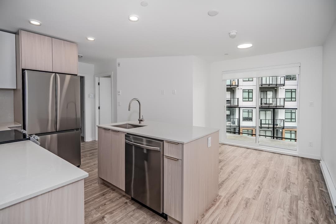 422 - 13968 Laurel Drive, Surrey, V3T 1A8 — photo 2