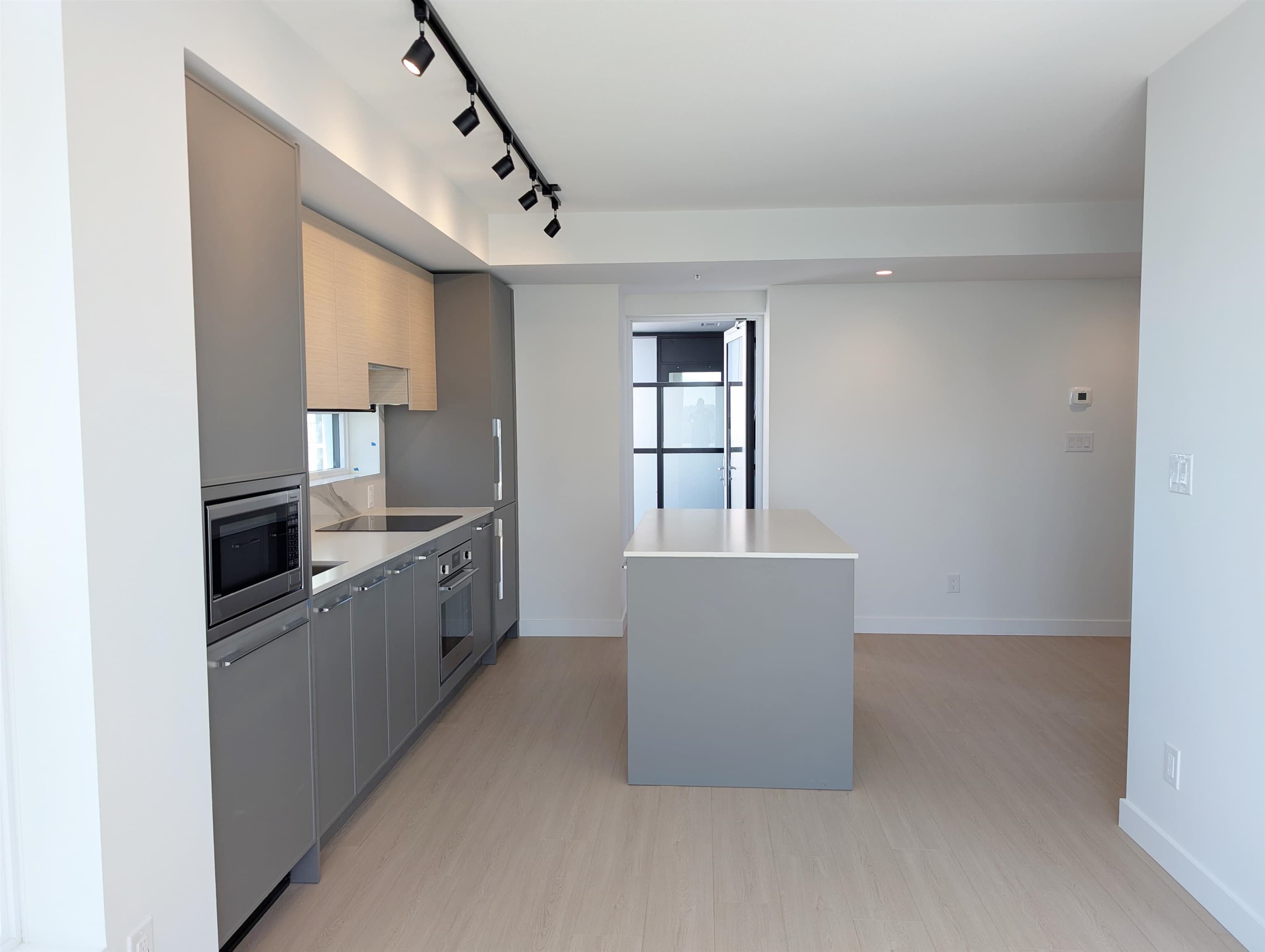 1203 - 13745 George Junction, Surrey, V3T 0V8 — photo 4