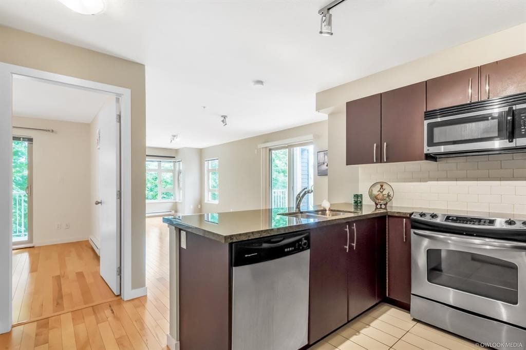 206 - 7339 Macpherson Avenue, Burnaby, V5J 0B1 — photo 2